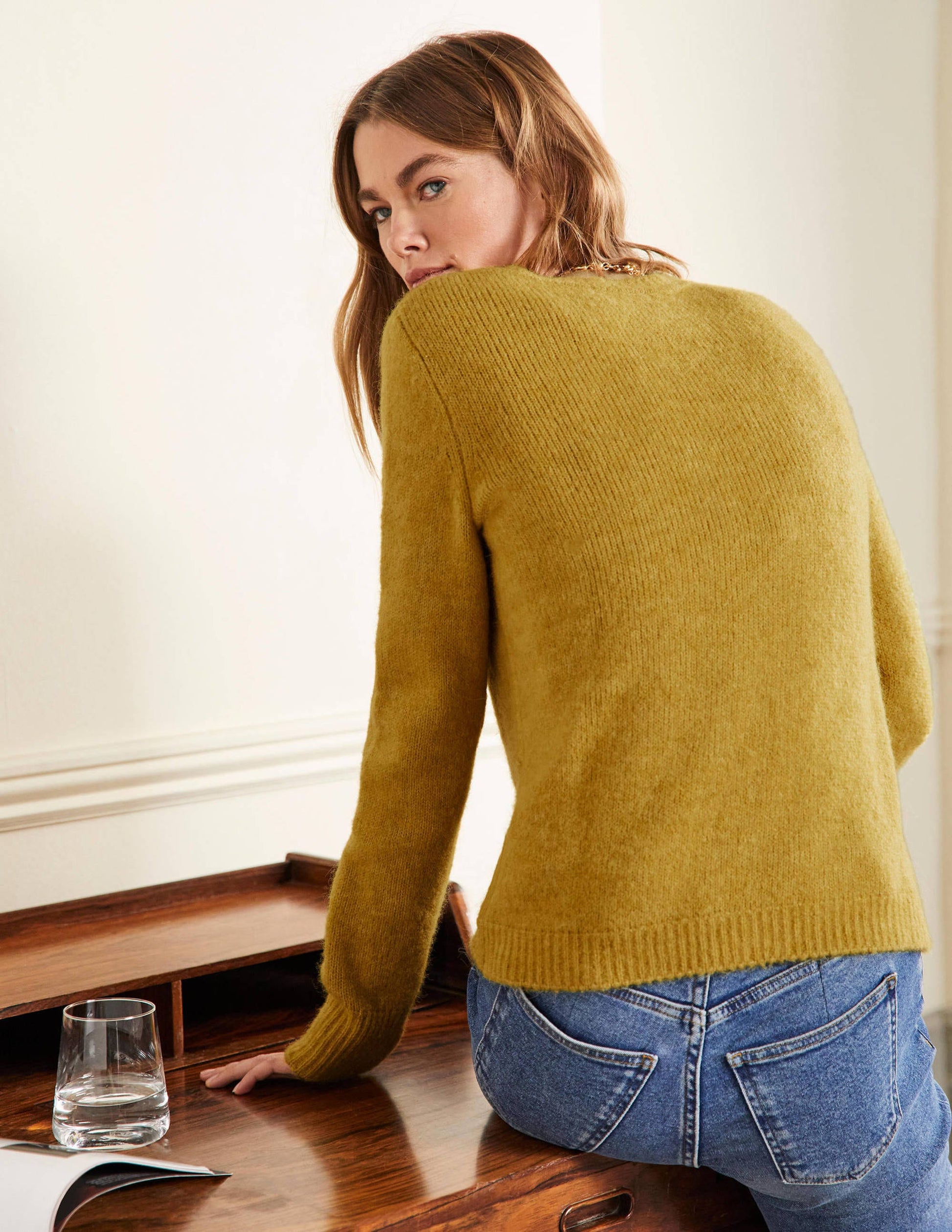 Flauschiger Pullover mit Rundhalsausschnitt-Olivenölgrün-3