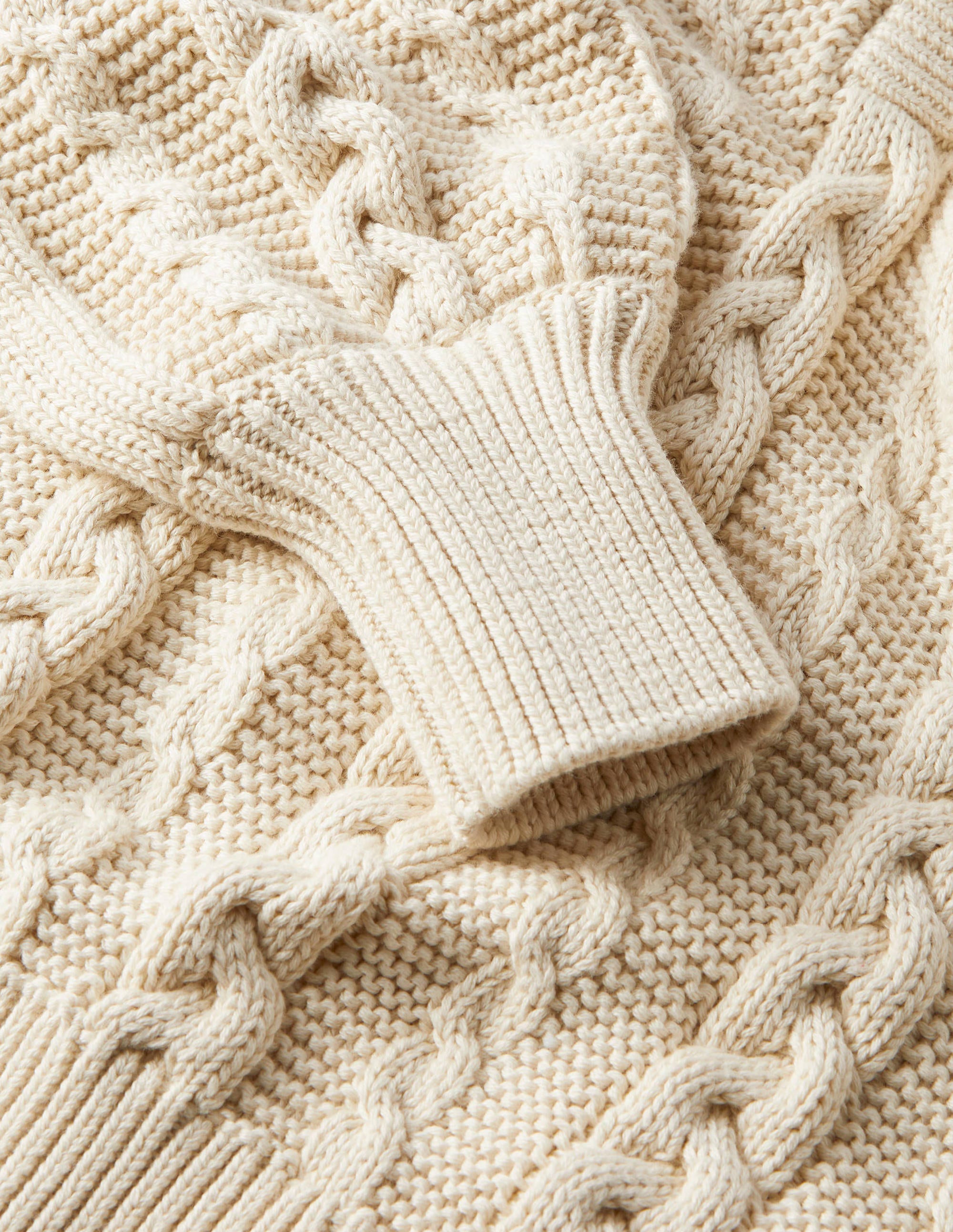 Henley-Pullover mit Zopfstrickmuster-Lammfell - Image 5