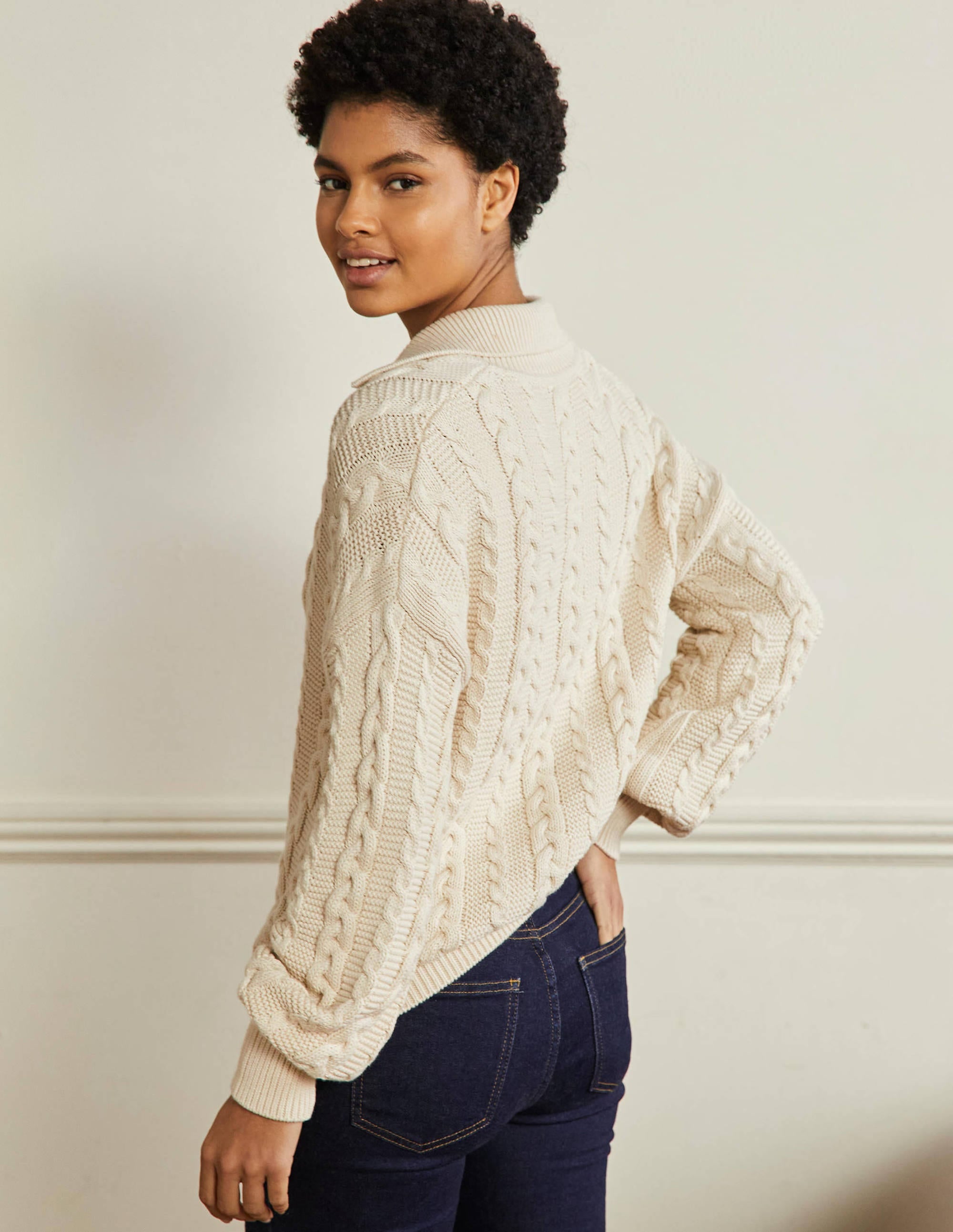 Henley-Pullover mit Zopfstrickmuster-Lammfell - Image 3