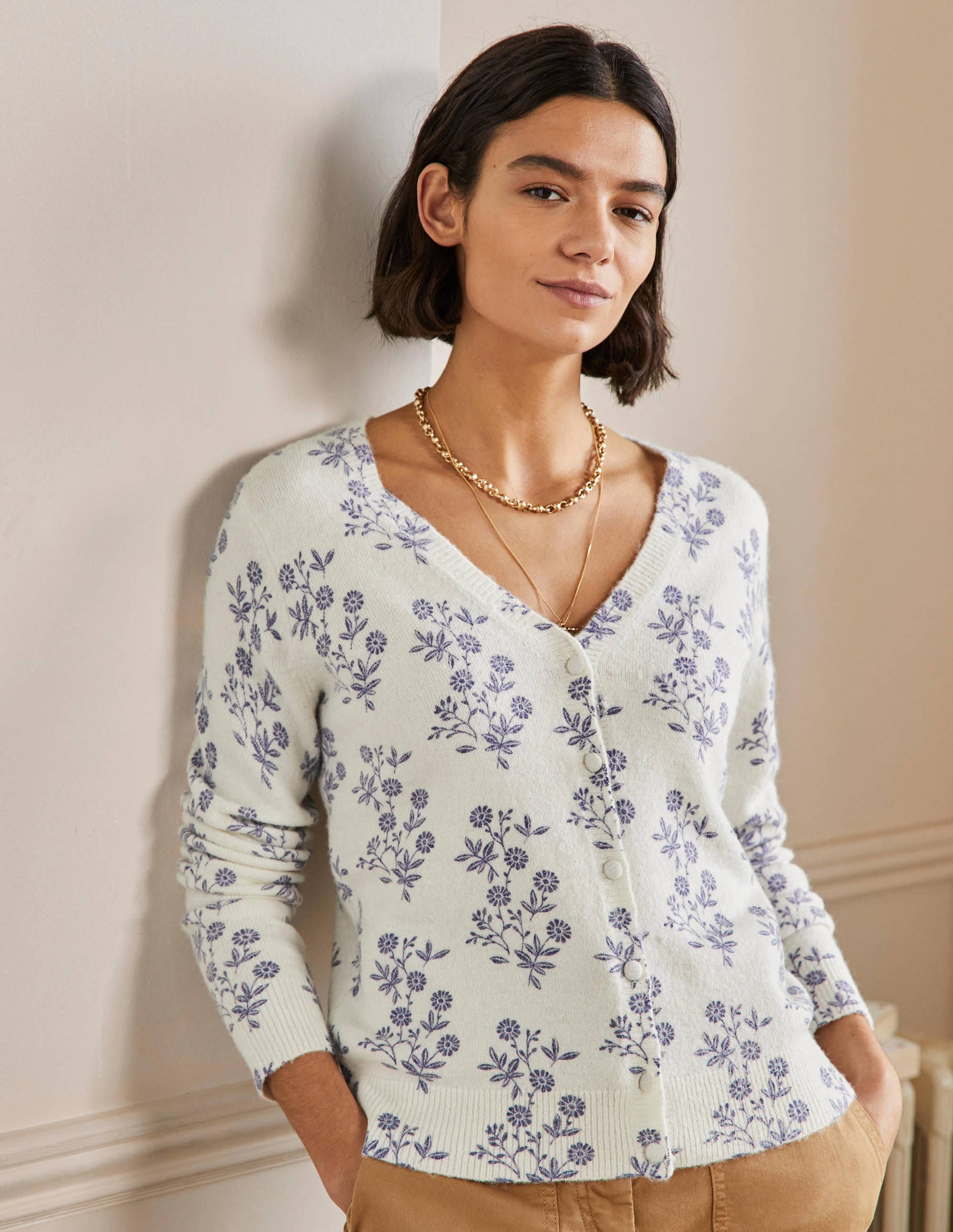 Gilet Anita duveteux à imprimé-Ivoire, motif Leafy Cluster - Image 1