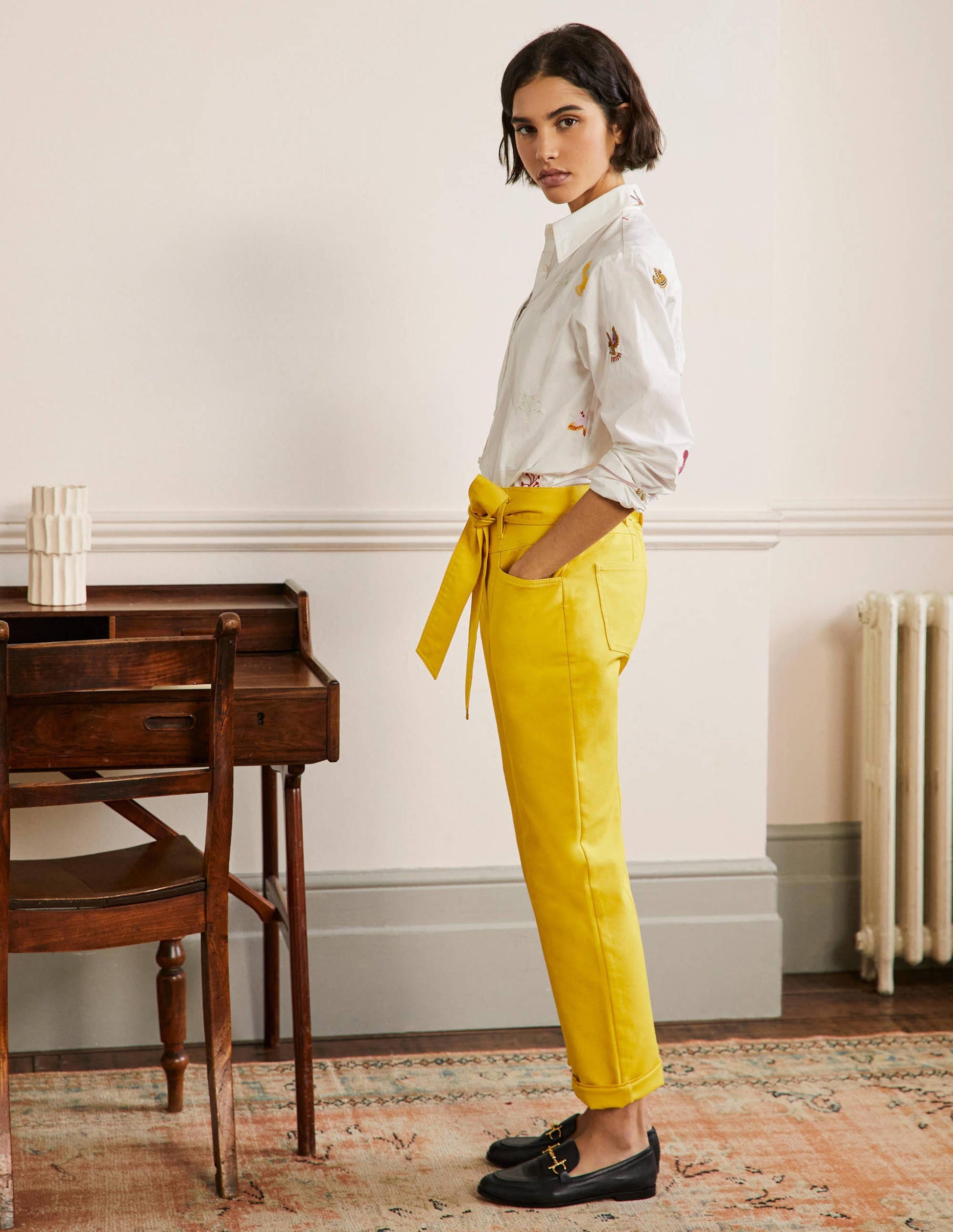 Eng anliegende Hose mit Taillengürtel-Wespengelb-1