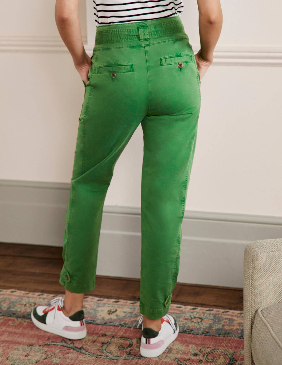 Chinohose mit Gürtel-Sprossengrün - Image 3