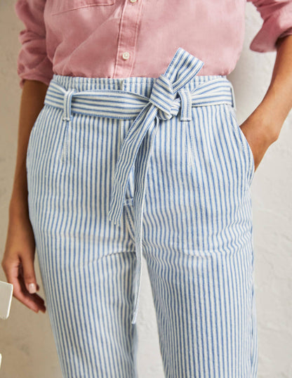 Jeans mit Bindegürtel-Meeresblau, Feine Streifen