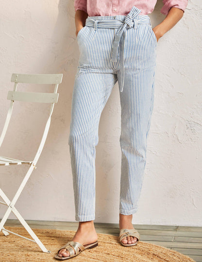 Jeans mit Bindegürtel-Meeresblau, Feine Streifen