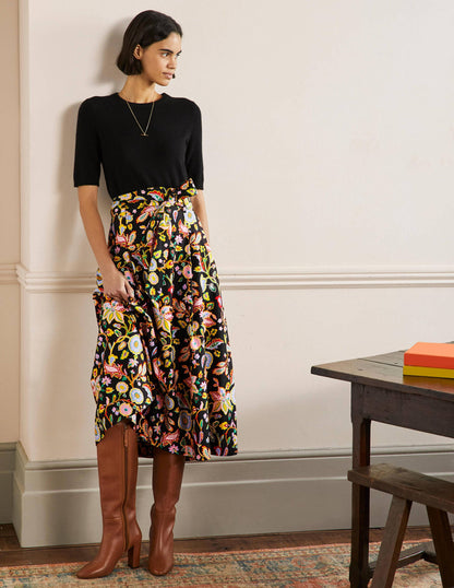 Tellerrock mit Taillenbund-Schwarz, Üppiges Paradiesmuster-1