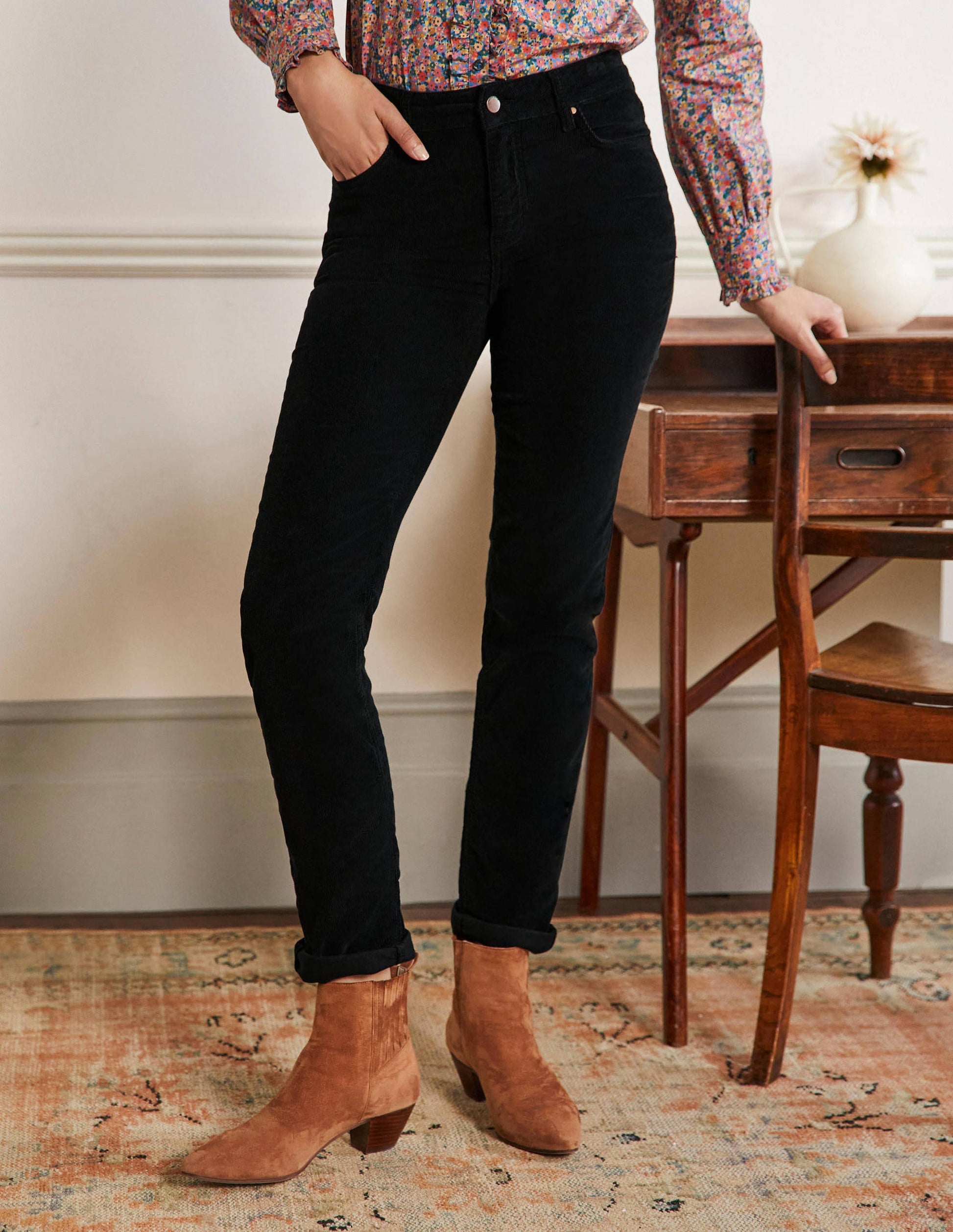 Schmale Cord-Jeans mit geradem Bein-Schwarz-4