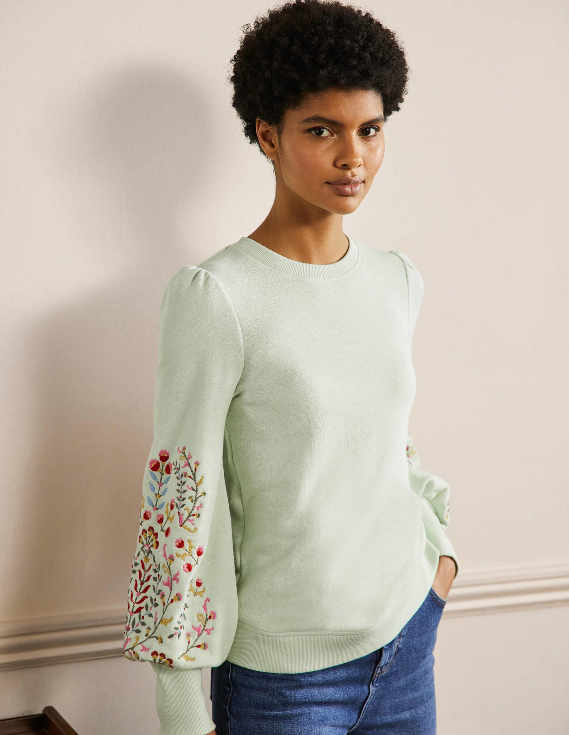 Sweat brodé à manches blousantes-Crème d'avocat, broderies-5