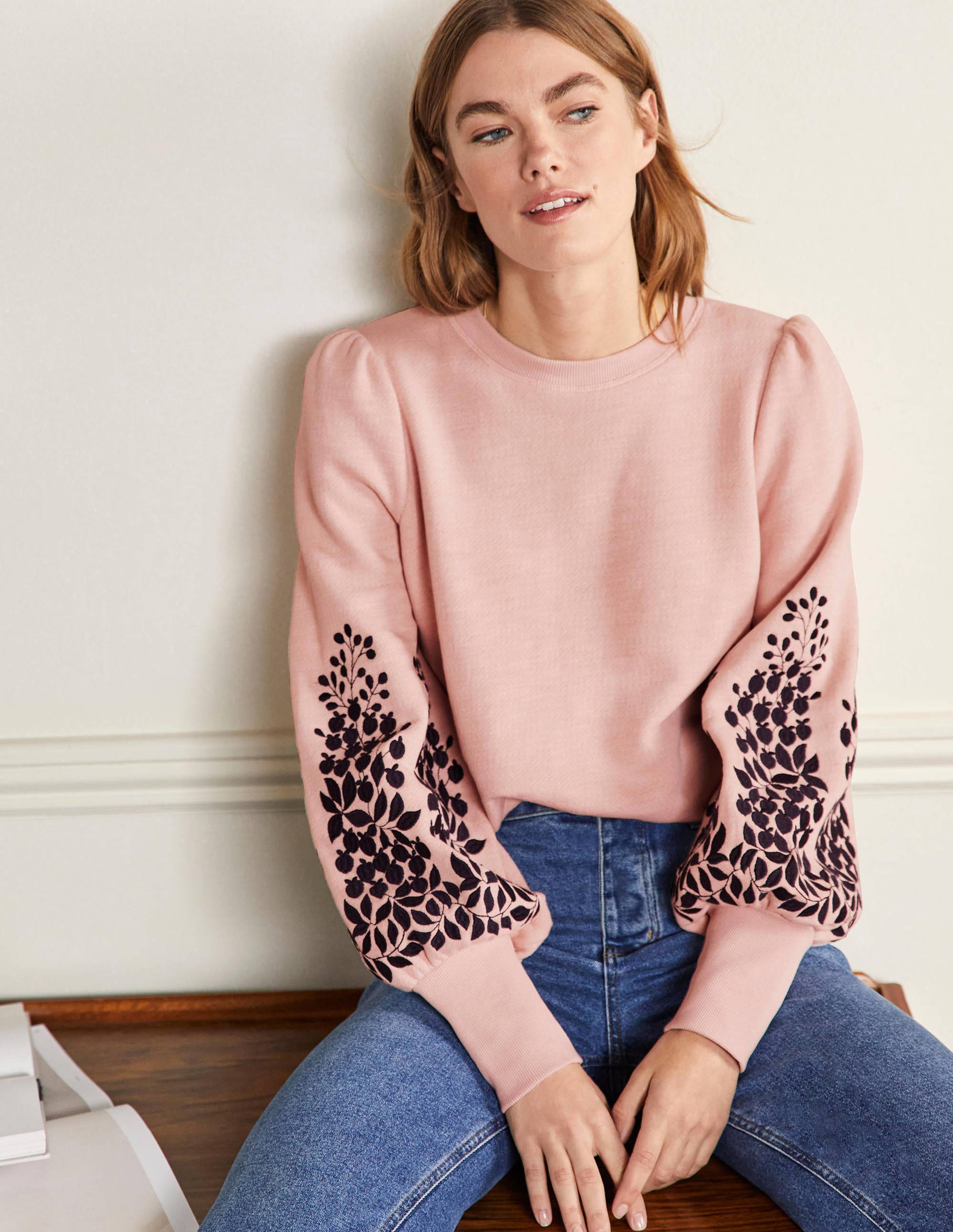 Blouson-Sweatshirt mit Stickerei-Milchshake/Navy, Stickerei - Image 1