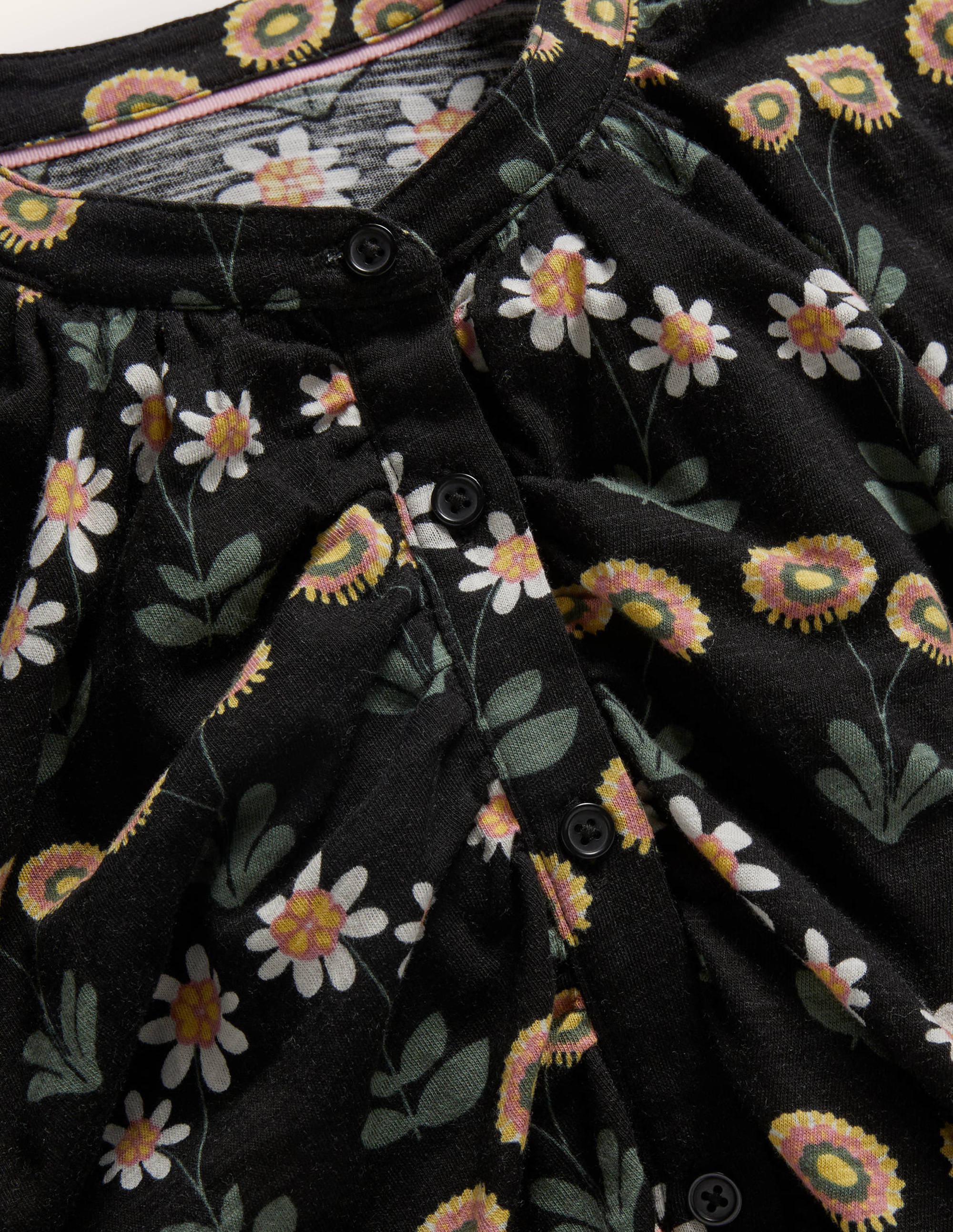 Chemise en jersey à volant-Noir, motif Delicate Daisy - Image 6