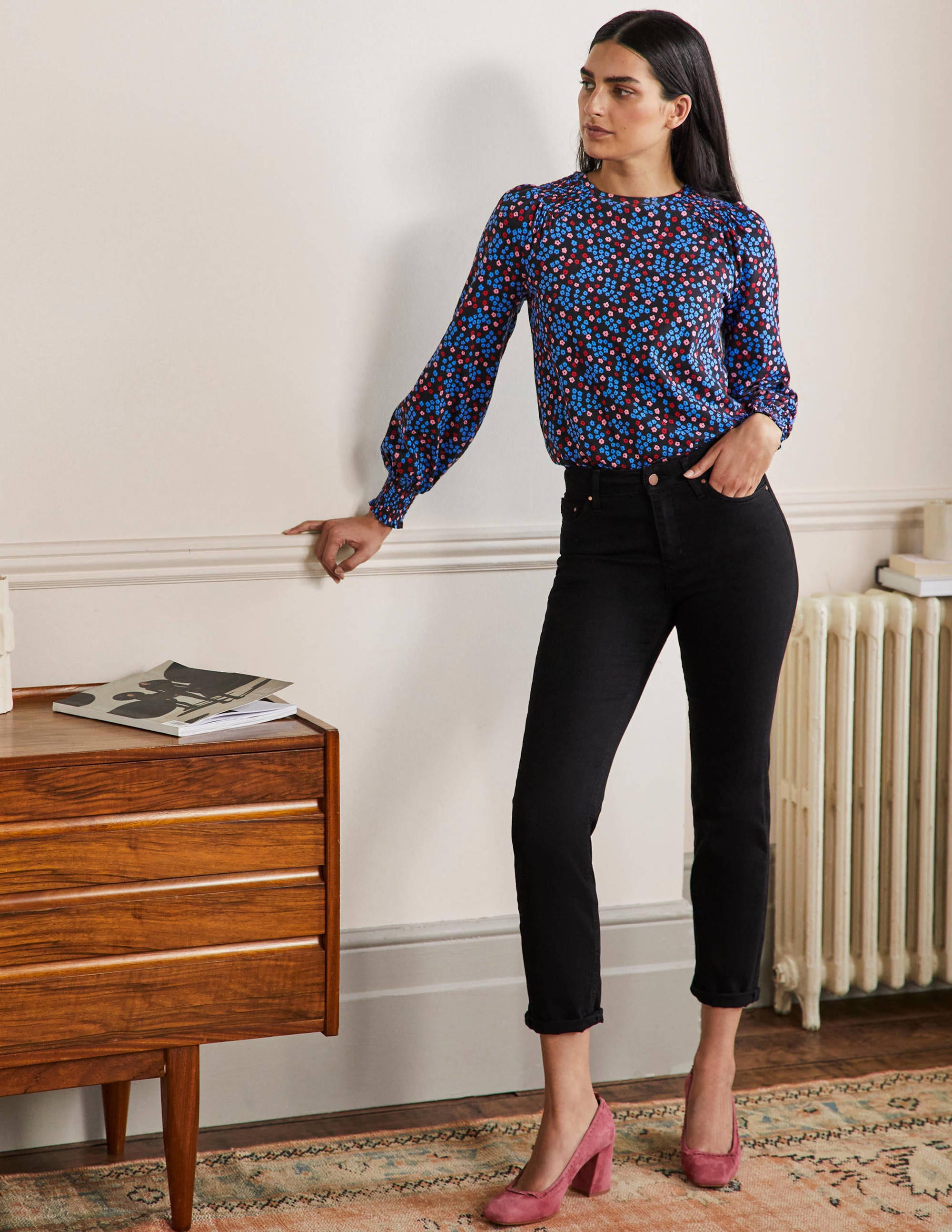 Gesmoktes Jerseyoberteil mit Blousonärmeln-Schwarz, Filigranes Blumenmuster - Image 4