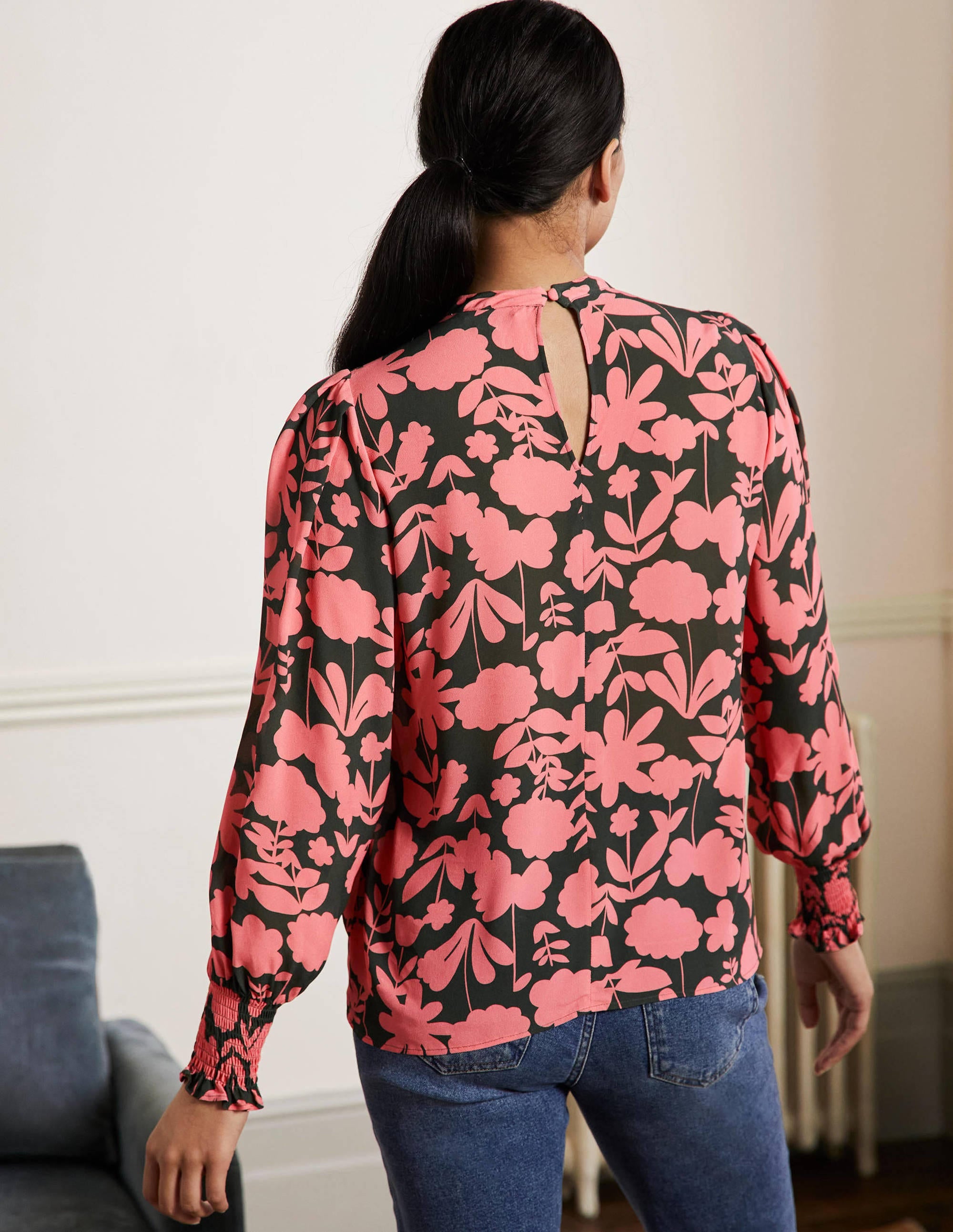 Oberteil mit breiten gesmokten Bündchen-Sumpfgrün, Blüten - Image 3