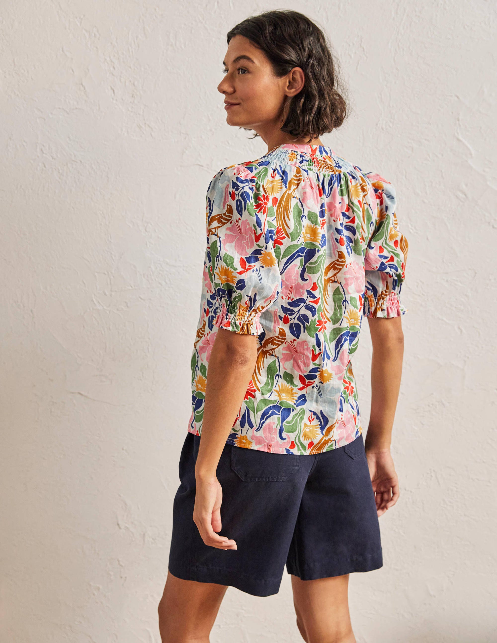 Gesmokte Bluse mit kurzen Ärmeln-Naturweiß, Orientalischer Vogel - Image 3