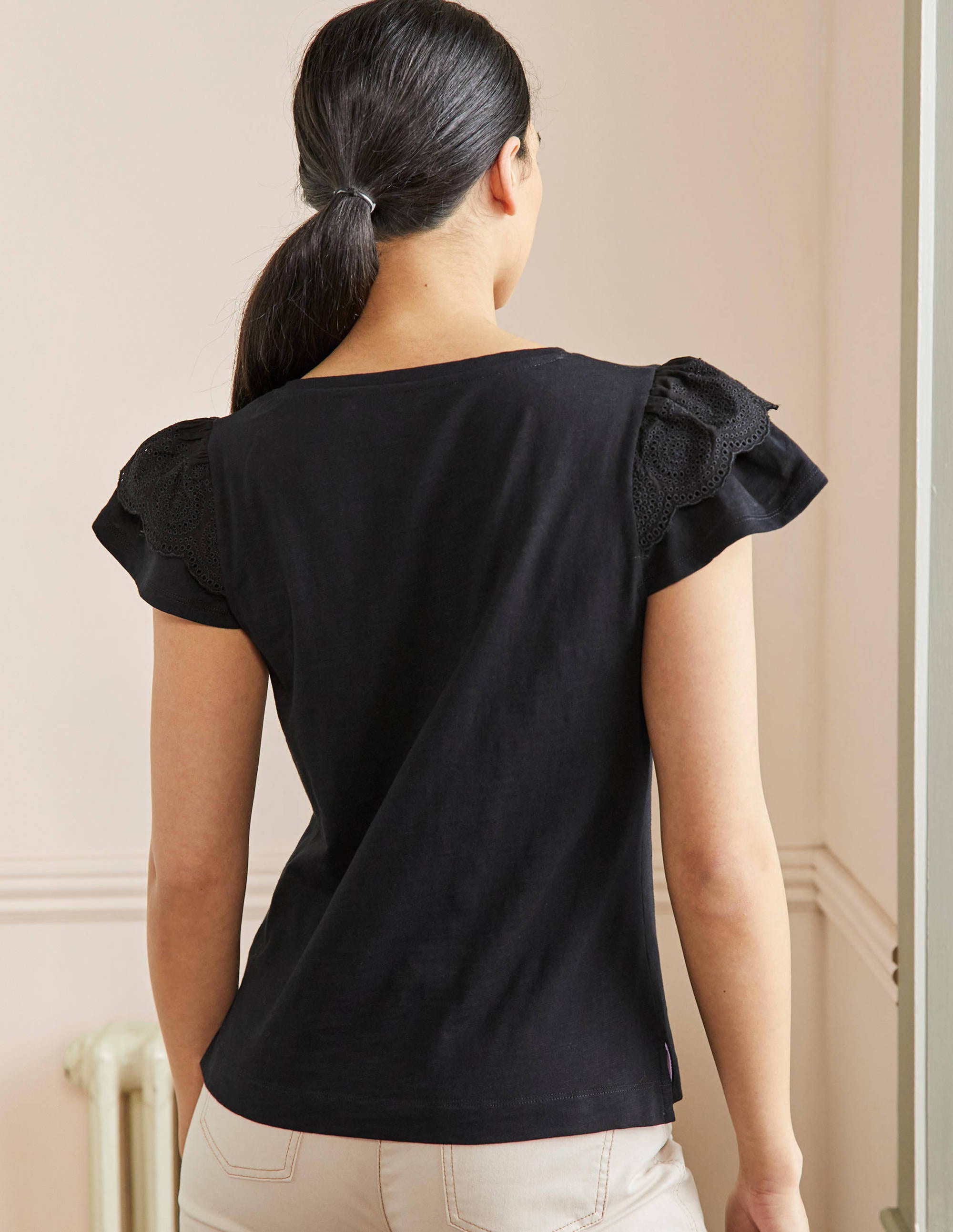 Baumwoll-T-Shirt mit V-Ausschnitt und Lockstickerei-Schwarz - Image 3