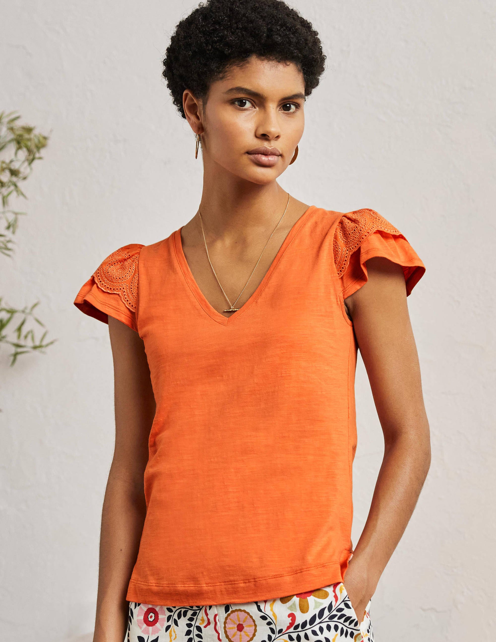 T-shirt en coton à broderie anglaise et col en V-Orange ancien - Image 1
