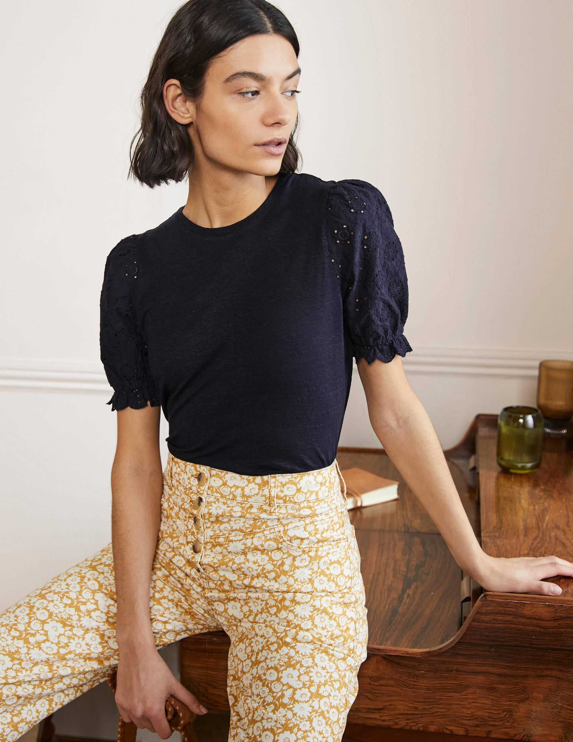 T-shirt en lin avec manches à broderie anglaise-Bleu marine - Image 1