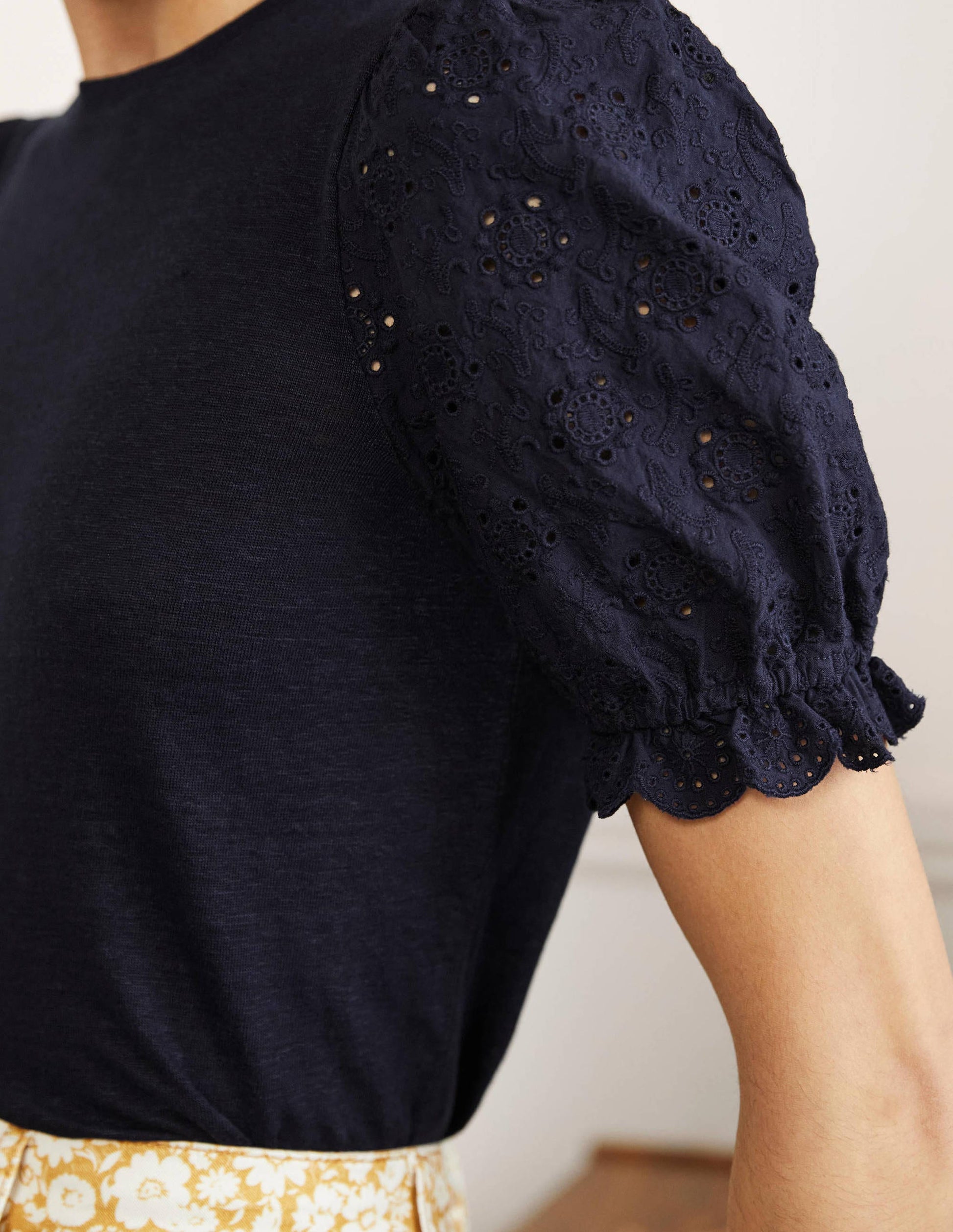 T-shirt en lin avec manches à broderie anglaise-Bleu marine-2