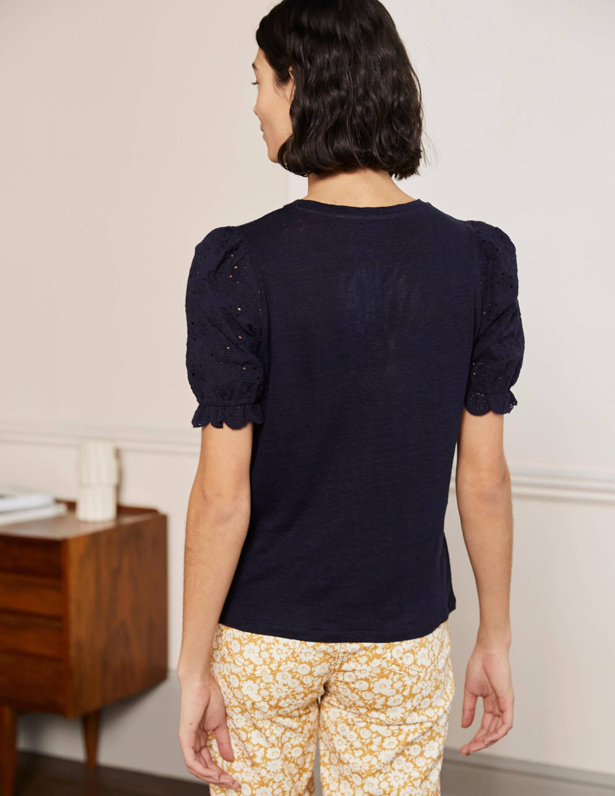 T-shirt en lin avec manches à broderie anglaise-Bleu marine - Image 3