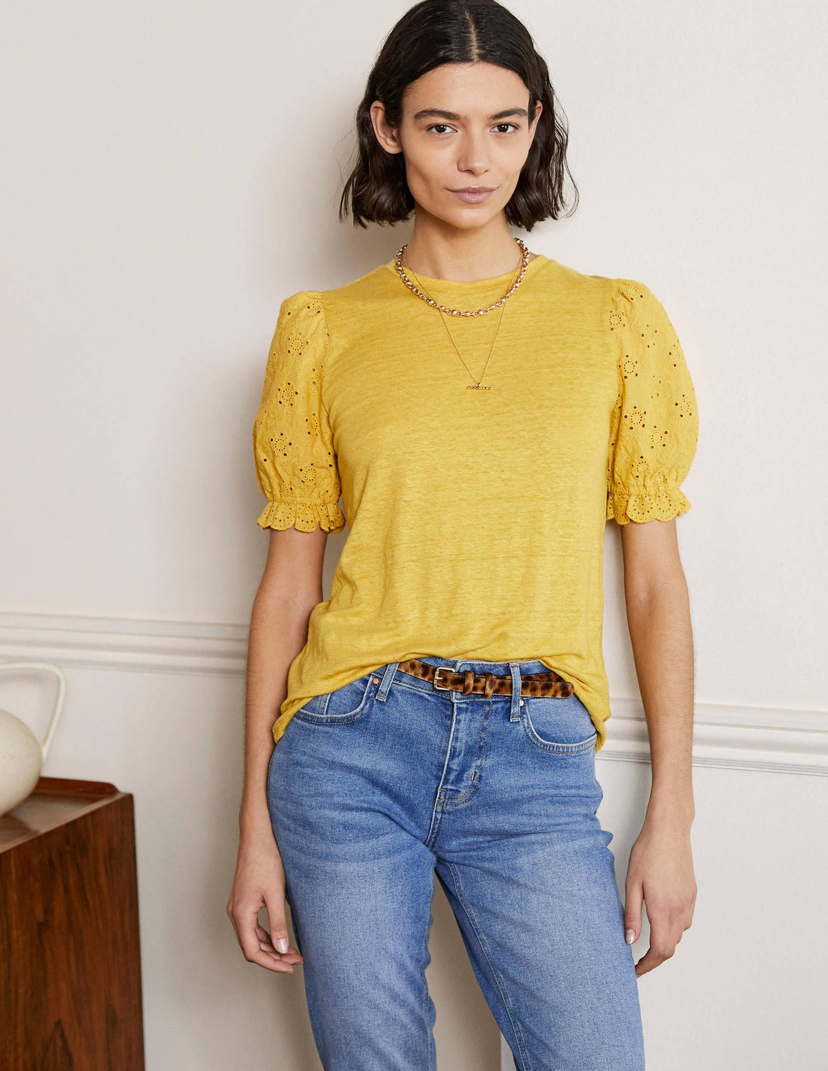 T-Shirt aus Leinen mit Lockstickerei-Buttergelb - Image 1