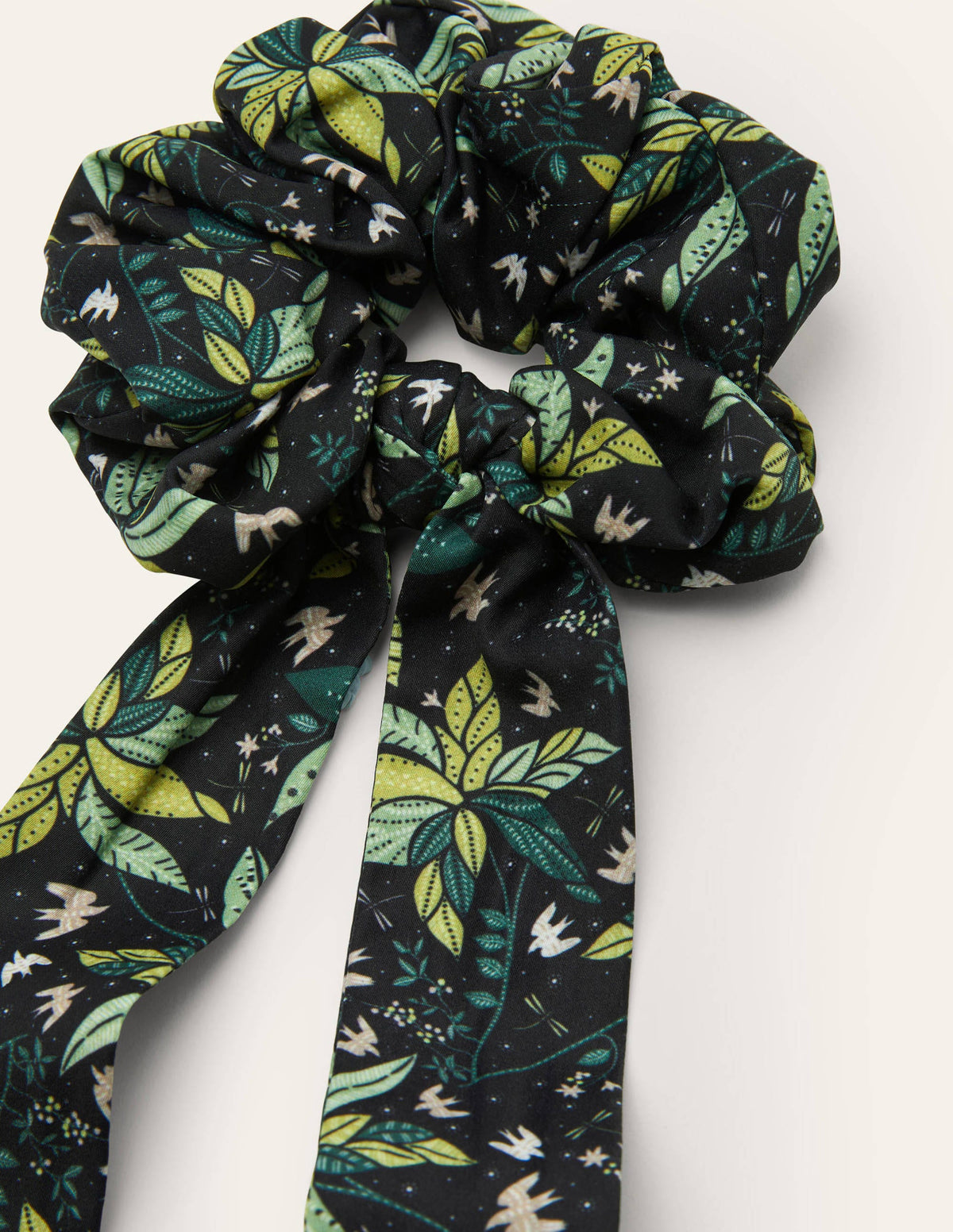 Scrunchie mit Tuchdetail-Schwarz, Orientalisches Muster - Image 2