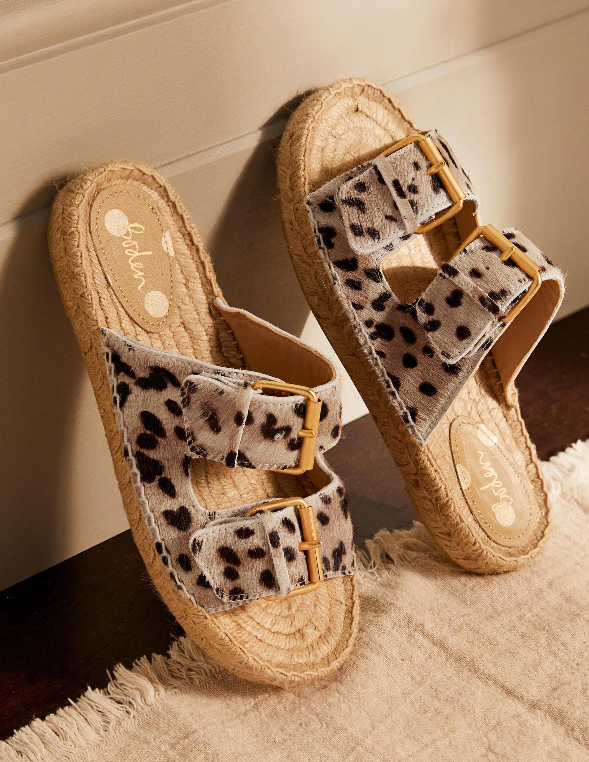 Sandales façon espadrilles avec boucle-Motif léopard neutre - Image 1