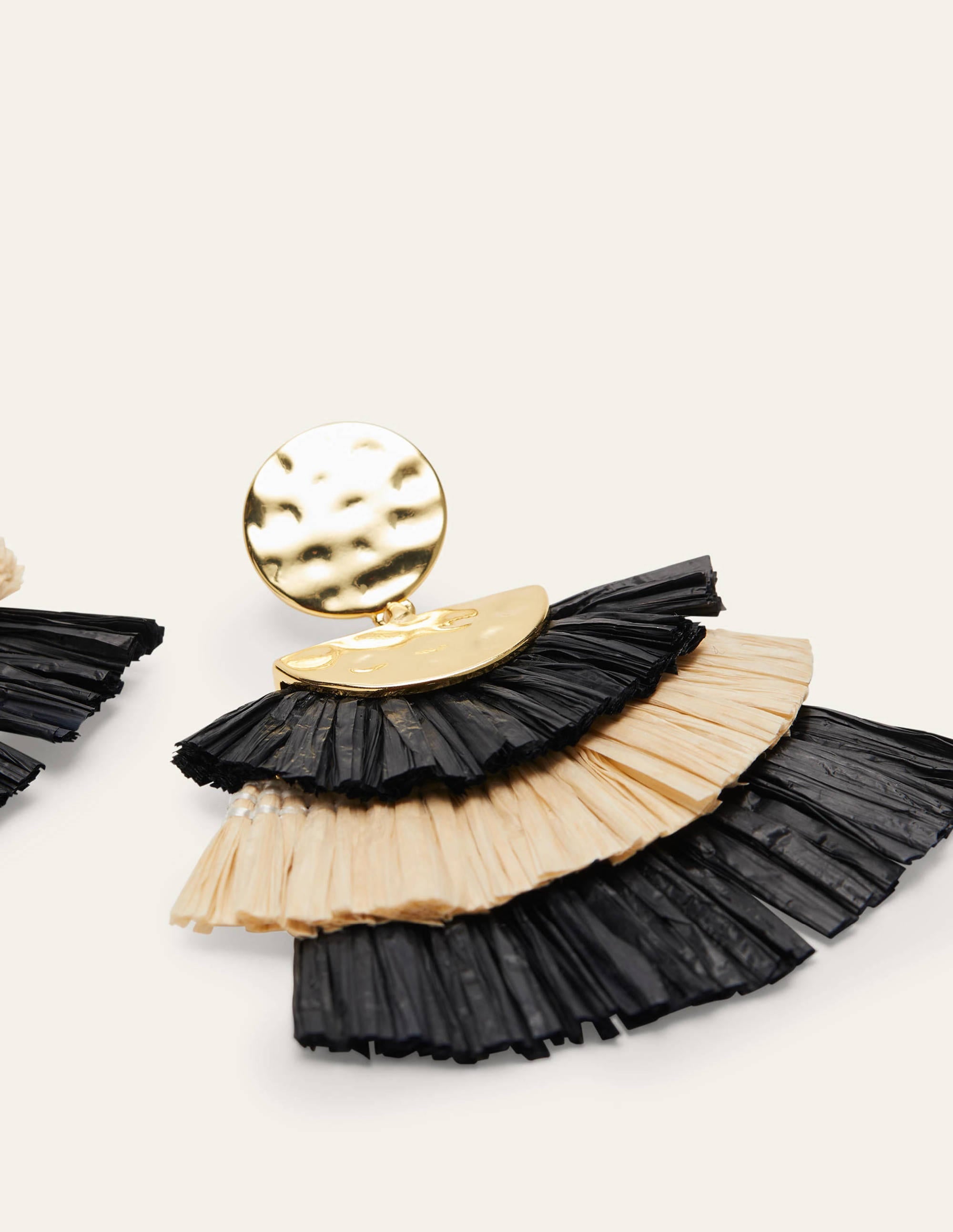 Boucles d'oreilles martelées à franges-Noir - Image 2