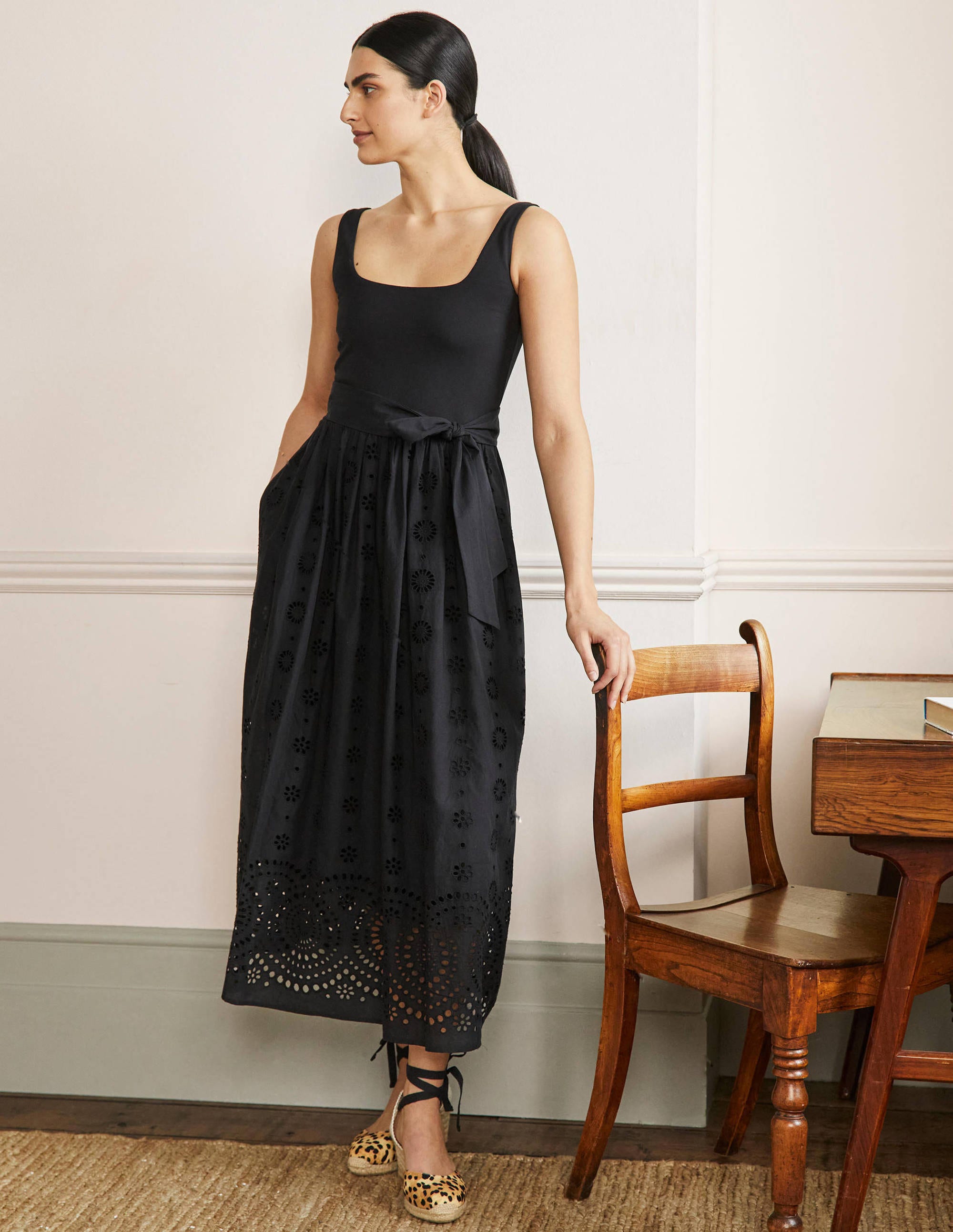 Robe midi avec broderie anglaise-Noir - Image 1