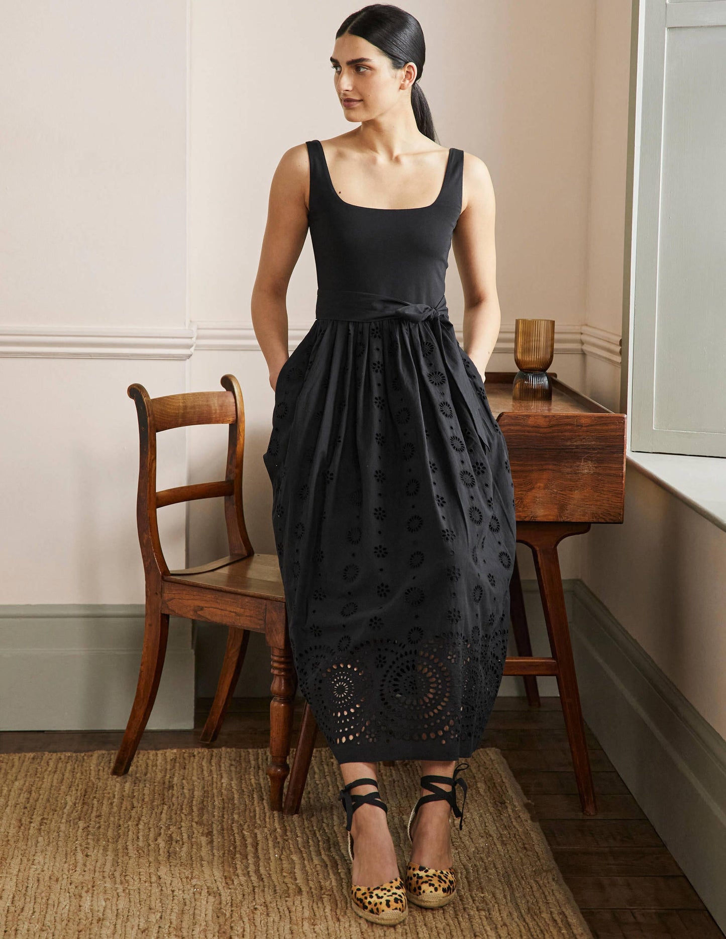 Midikleid mit Lochstickereimix-Schwarz