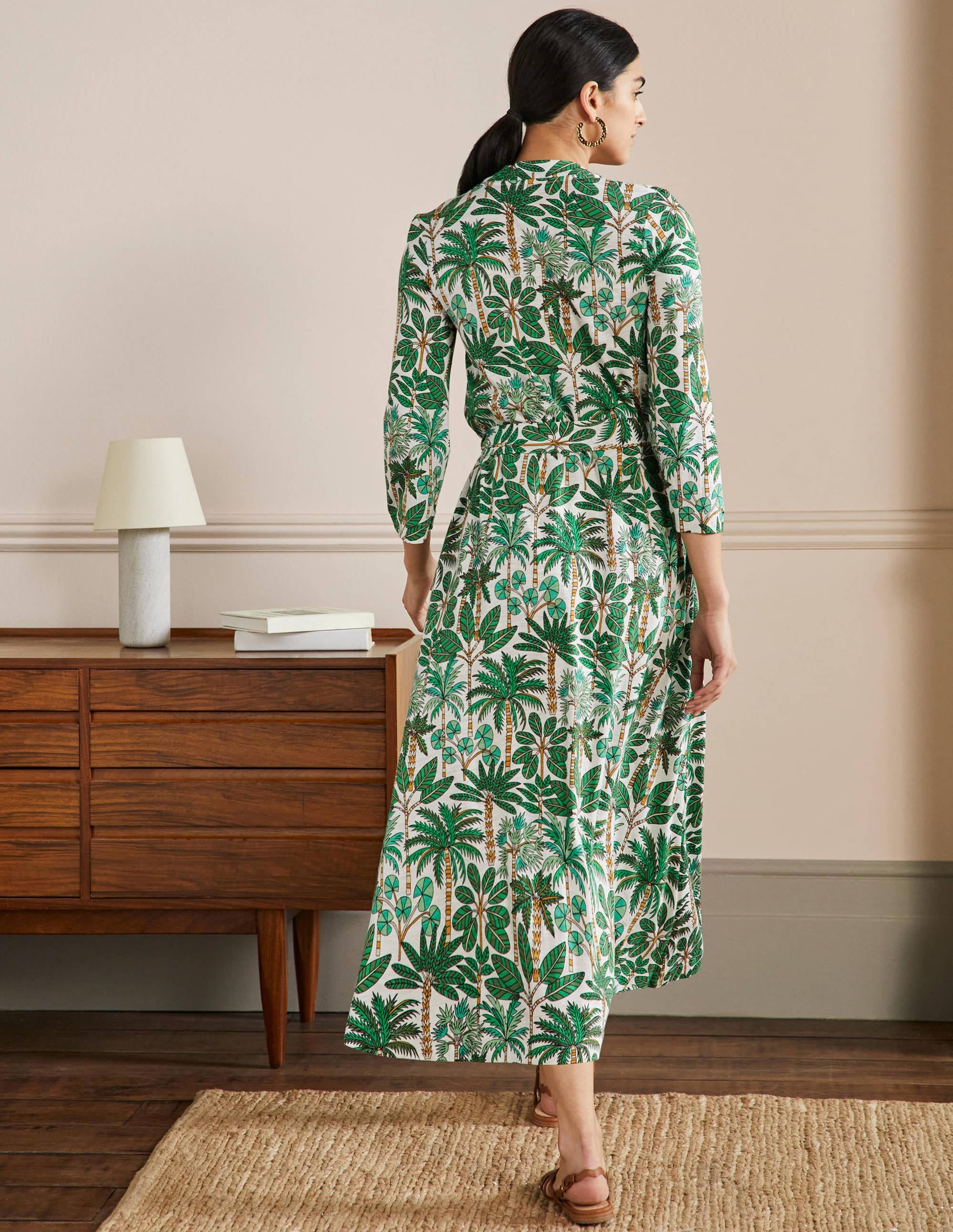 Robe midi façon caftan en jersey-Ivoire, motif Palm Forest - Image 3