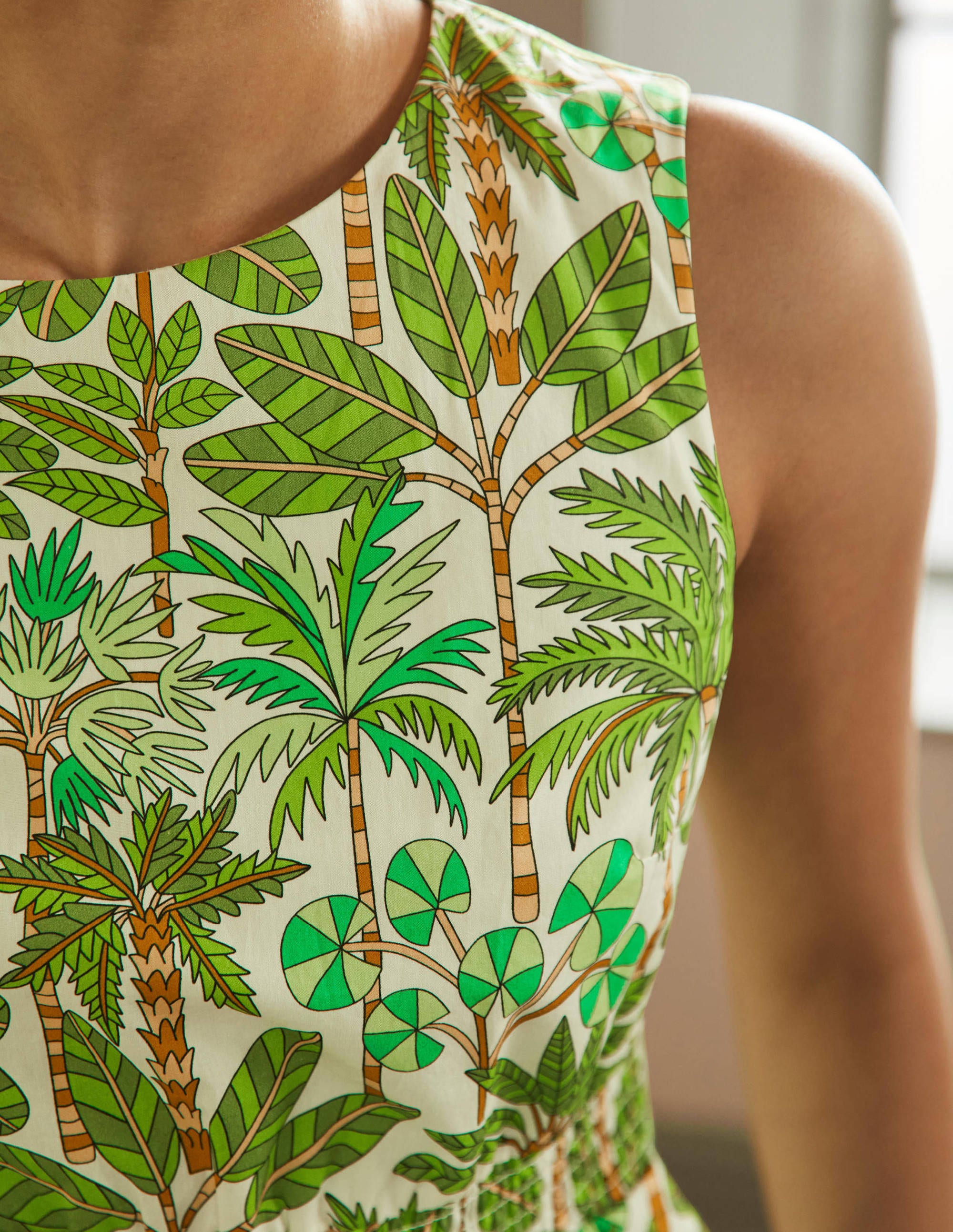 Minikleid mit gesmokter Taille-Grün, Tropenmuster - Image 2