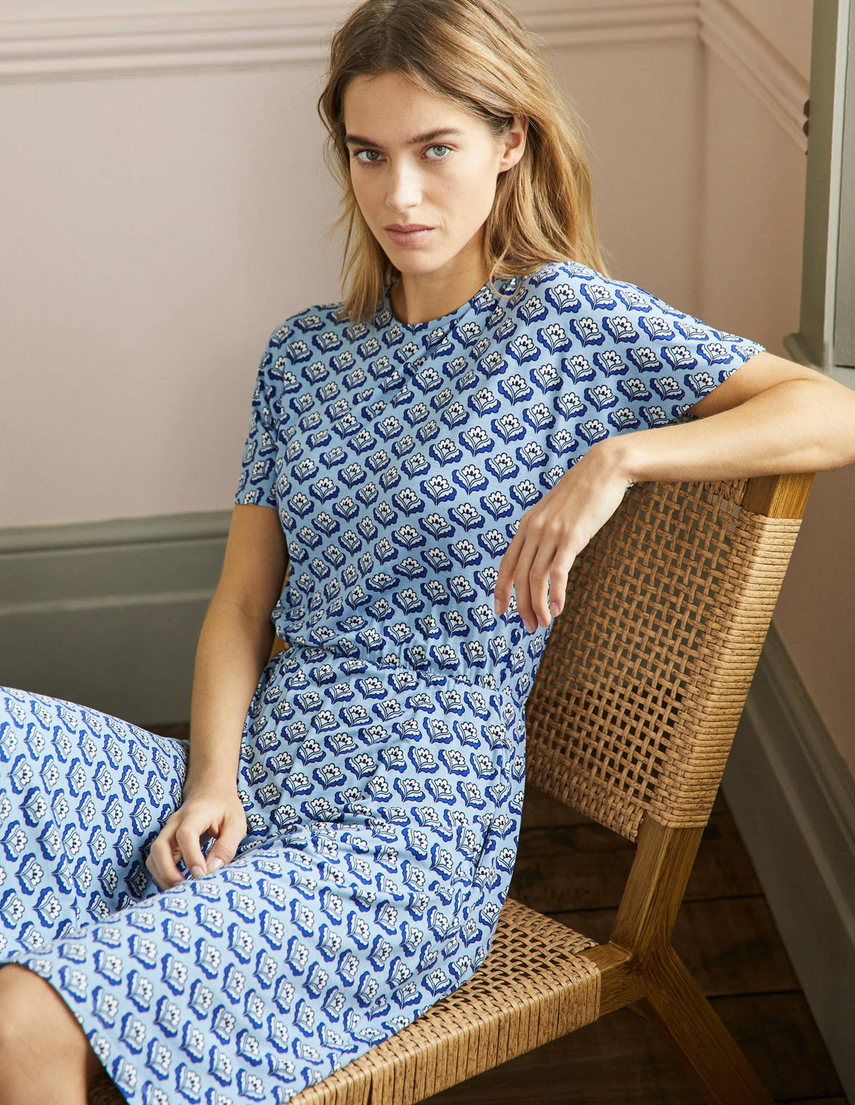 Jerseykleid mit Flatterärmeln-Graublau, Orientalische Knospen-1