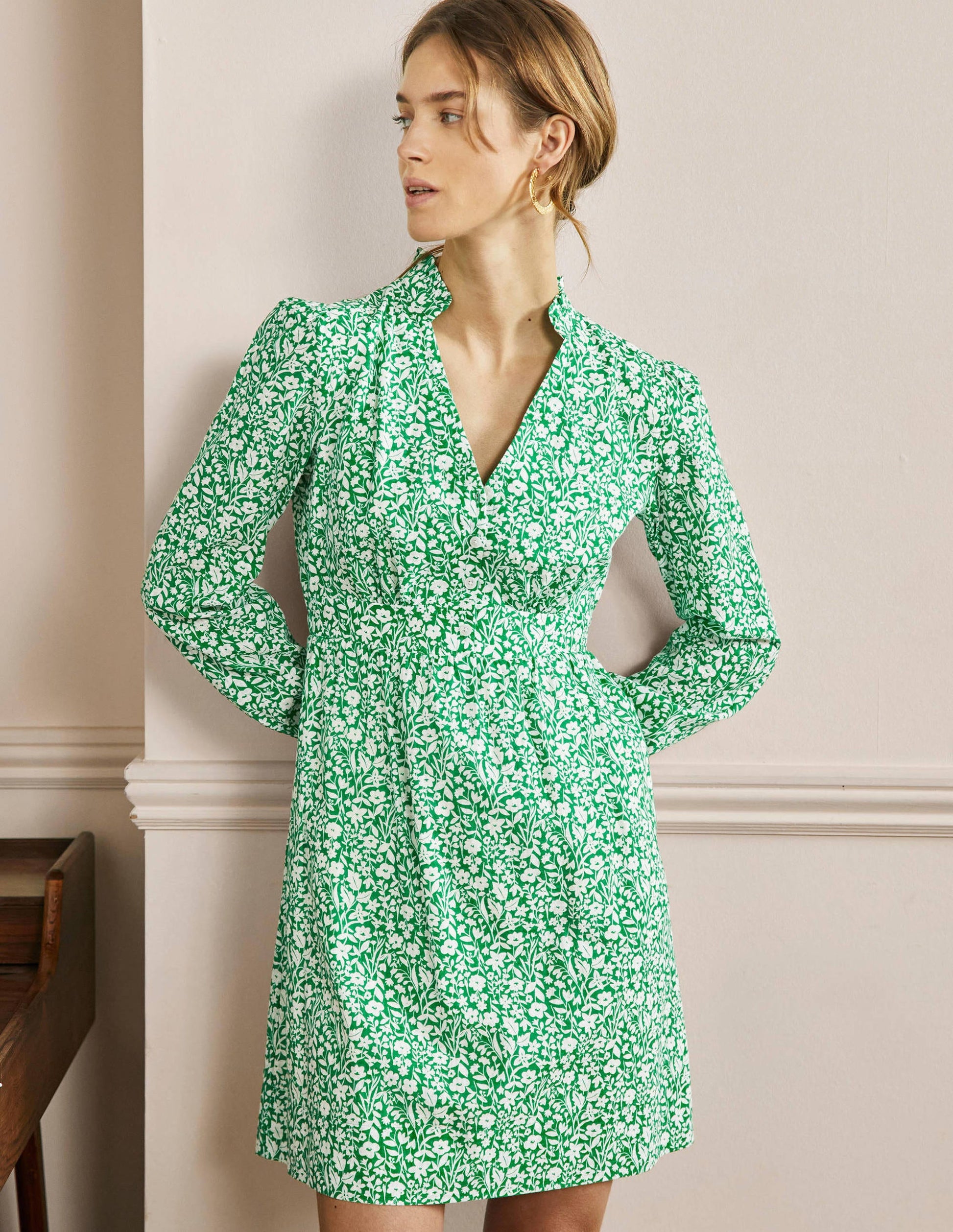 Mini-robe style 40s à col cranté-Émeraude profond, motif Wildflower Sprig-1