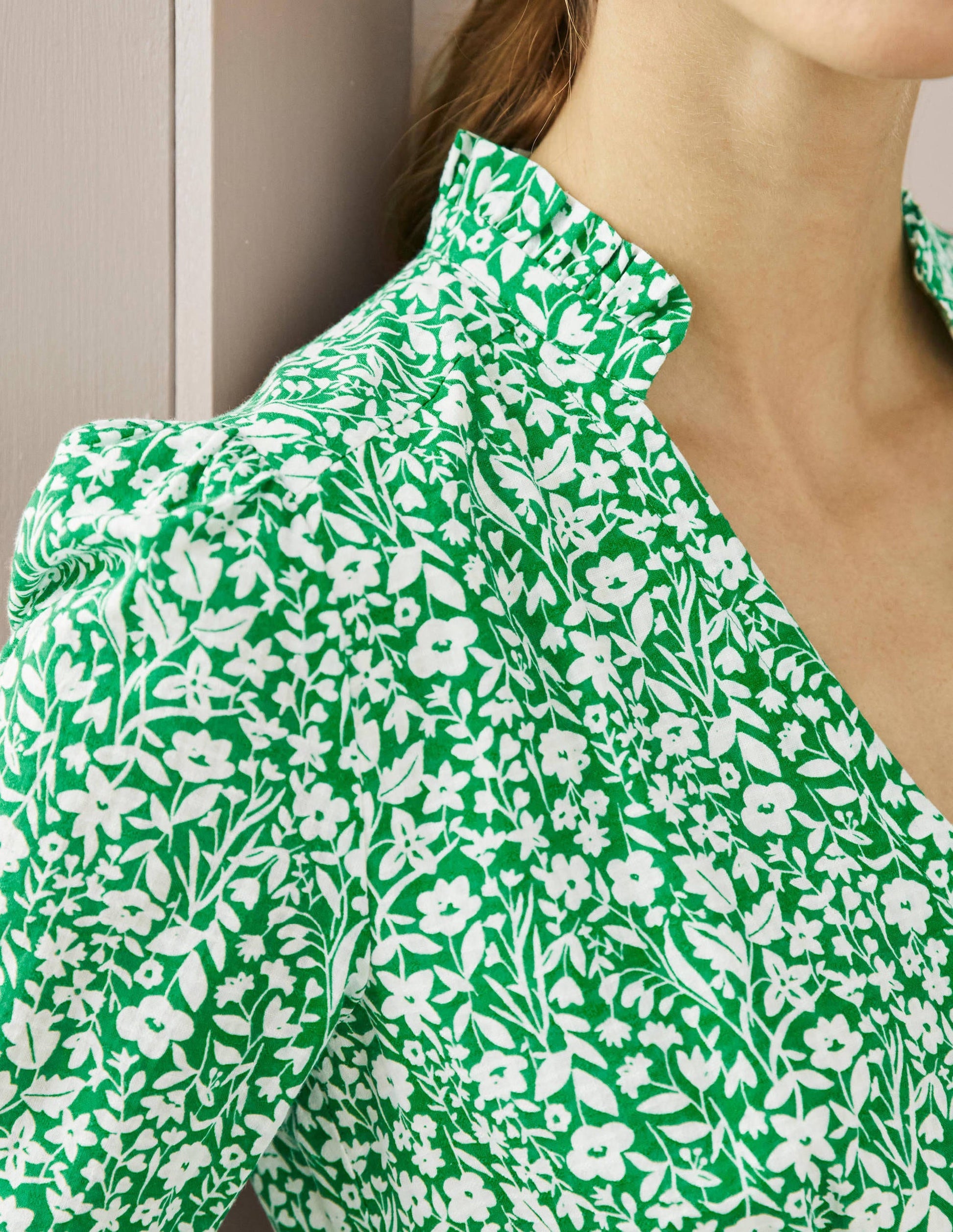 Mini-robe style 40s à col cranté-Émeraude profond, motif Wildflower Sprig-2
