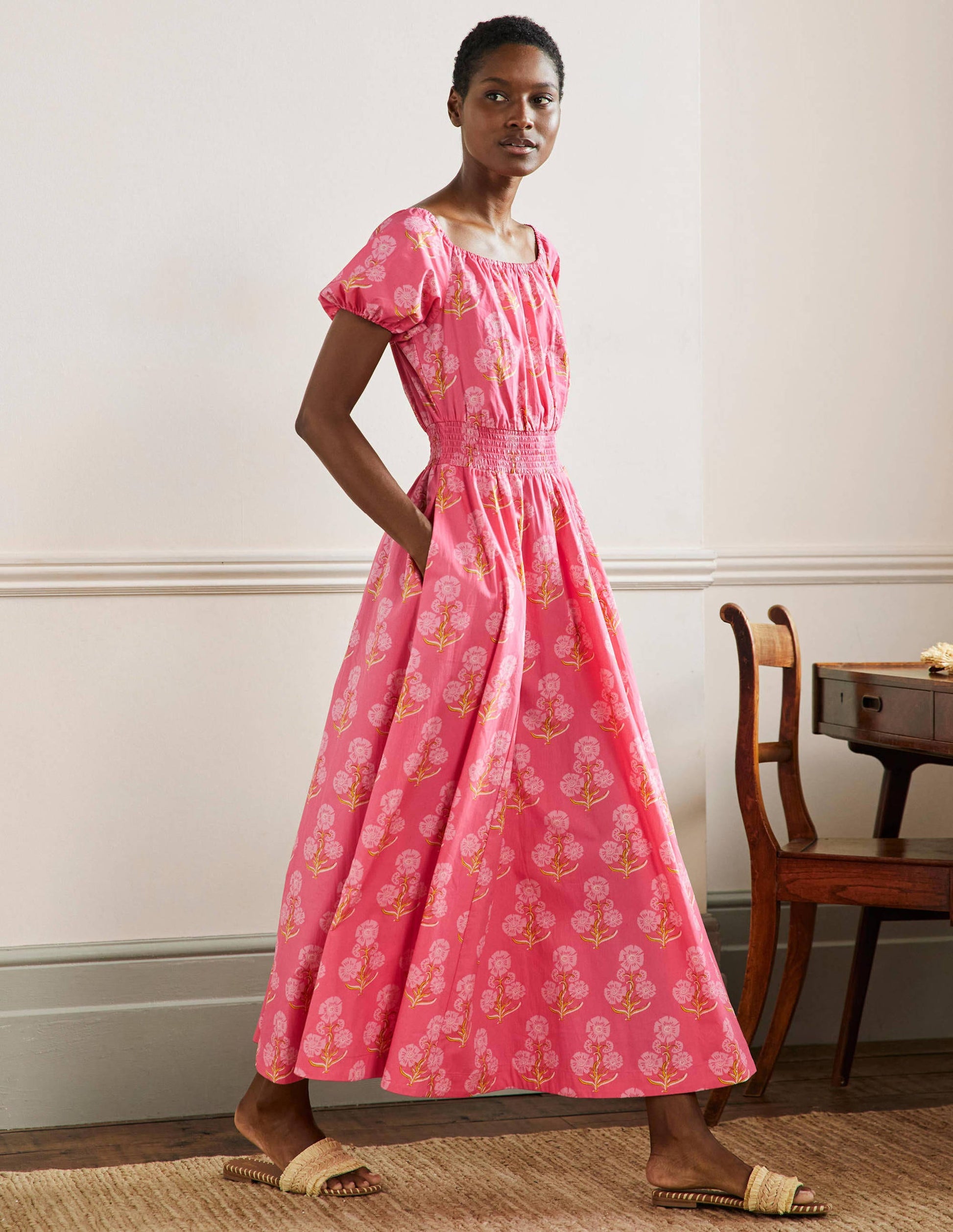 Robe longue à col en U-Motif floral xylographique rose corail-1