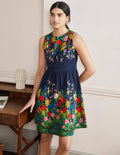 Robe Tara ajustée-évasée-Bleu marine, motif Botanical Terrace