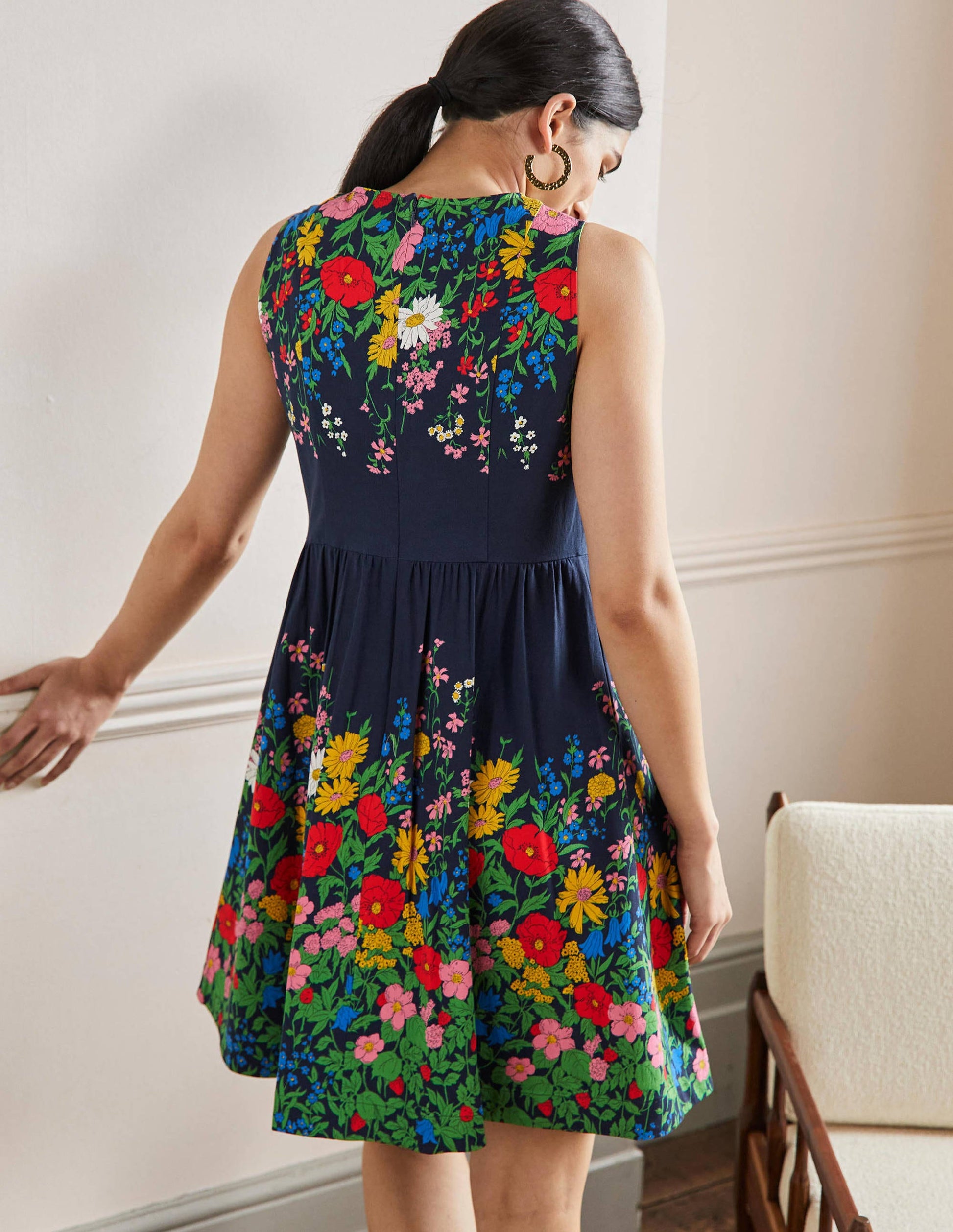 Tara Kleid mit schmaler Taille und weitem Rock-Navy, Botanikmuster-3