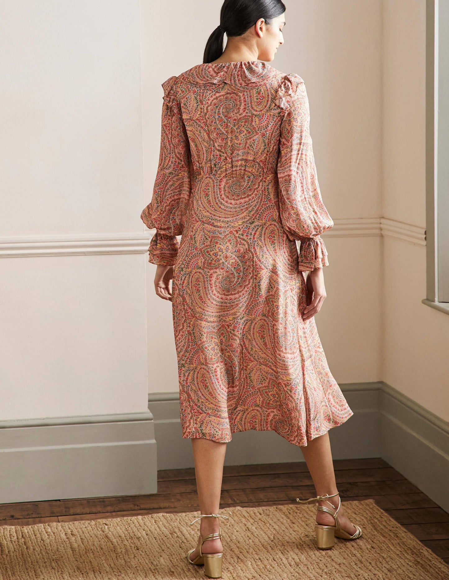 Lara Midikleid mit Rüschen-Milchshake, Florales Paisleymuster