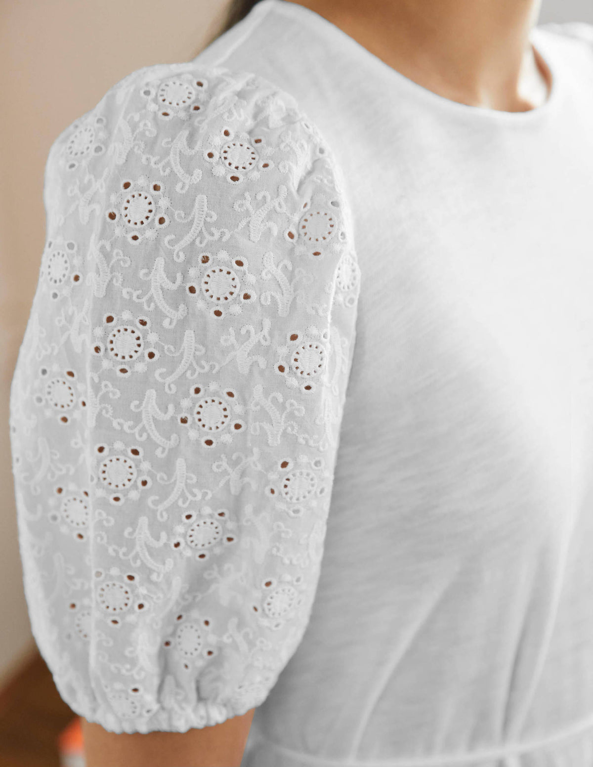 Midikleid aus Jersey mit Lochstickereimix-Weiß - Image 2