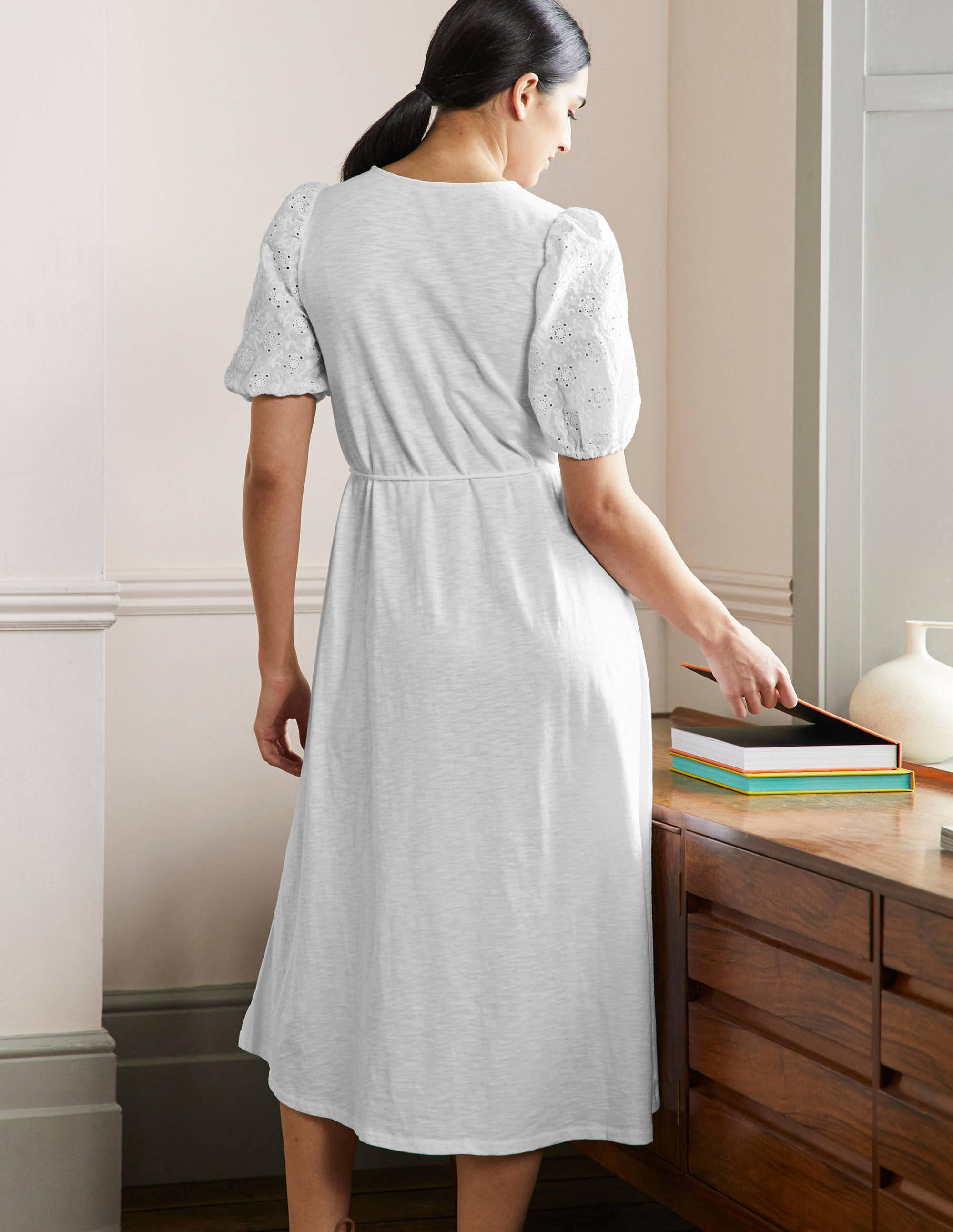 Midikleid aus Jersey mit Lochstickereimix-Weiß - Image 3