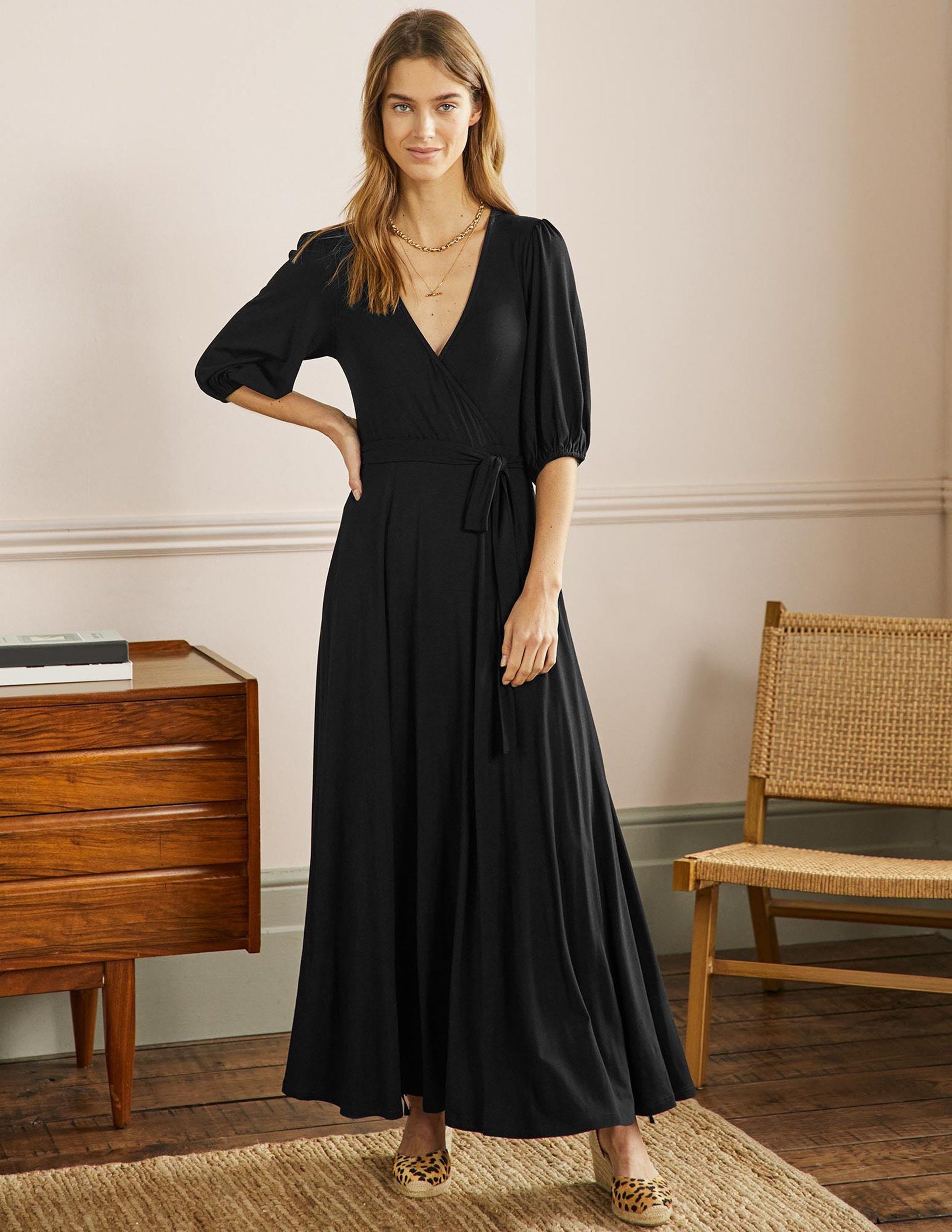 Jersey-Maxikleid mit fixierter Wickeloptik-Schwarz-1
