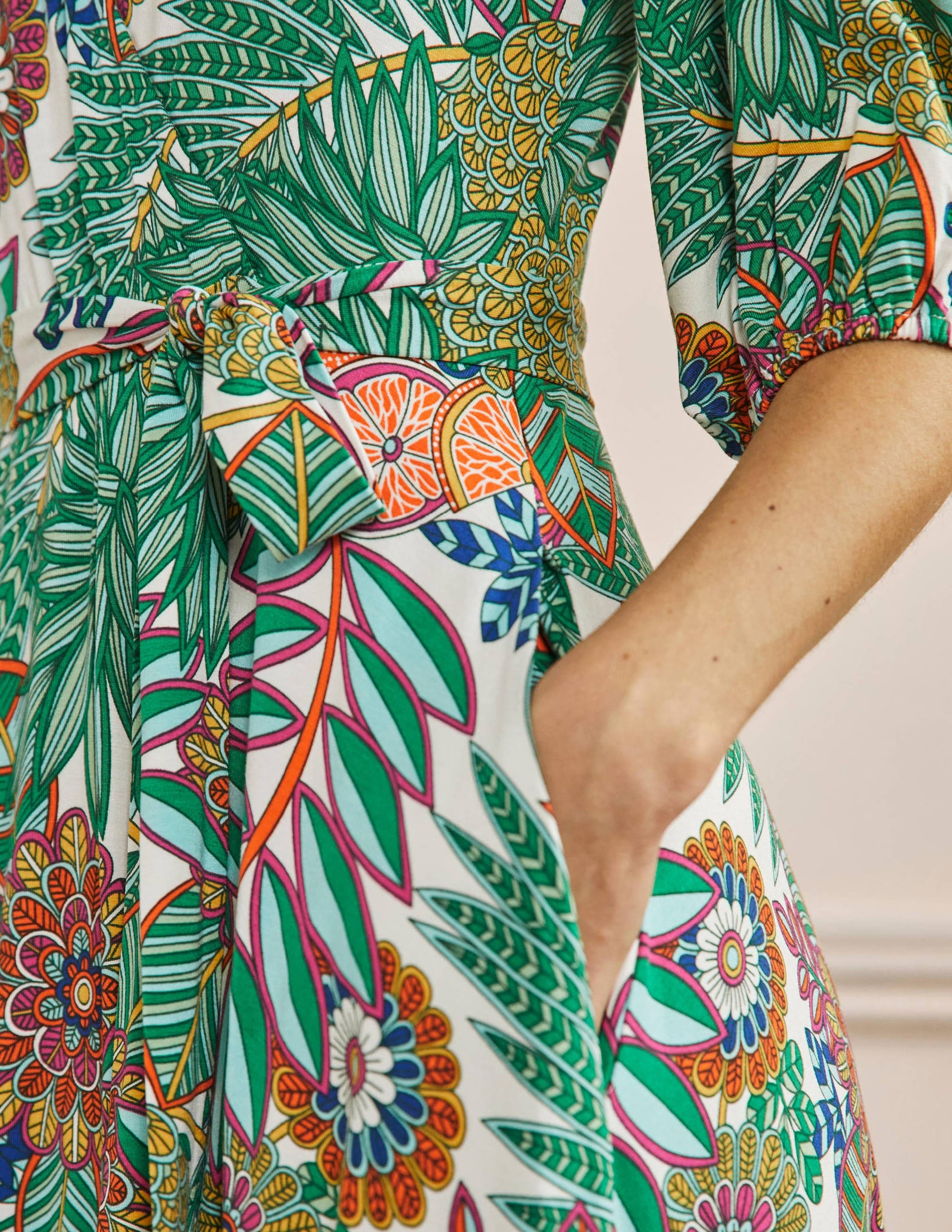 Jersey-Maxikleid mit fixierter Wickeloptik-Grün, Ananasblütenmuster-2