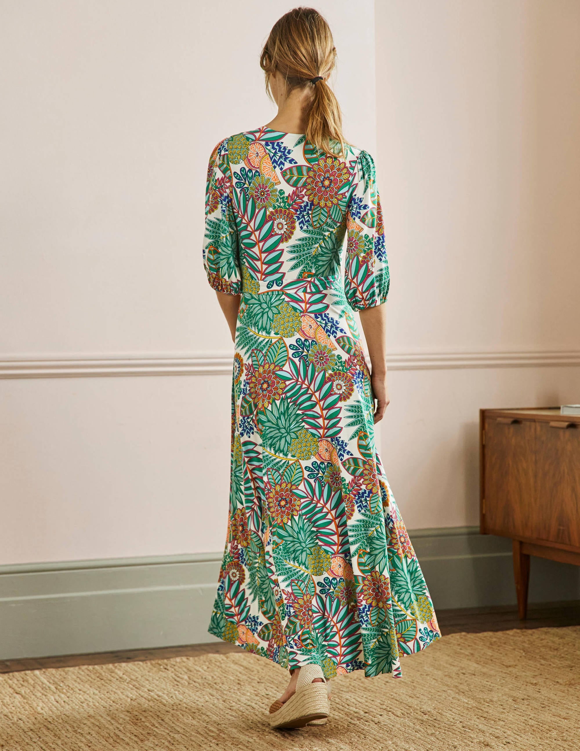 Jersey-Maxikleid mit fixierter Wickeloptik-Grün, Ananasblütenmuster - Image 3