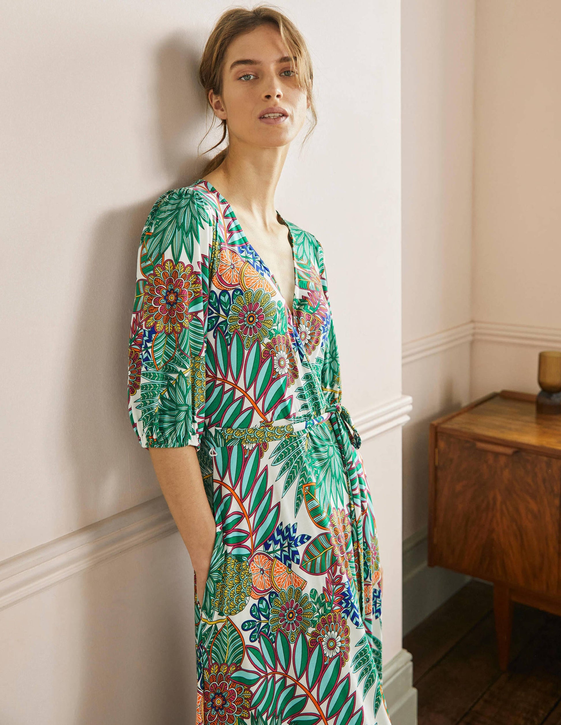 Jersey-Maxikleid mit fixierter Wickeloptik-Grün, Ananasblütenmuster-4