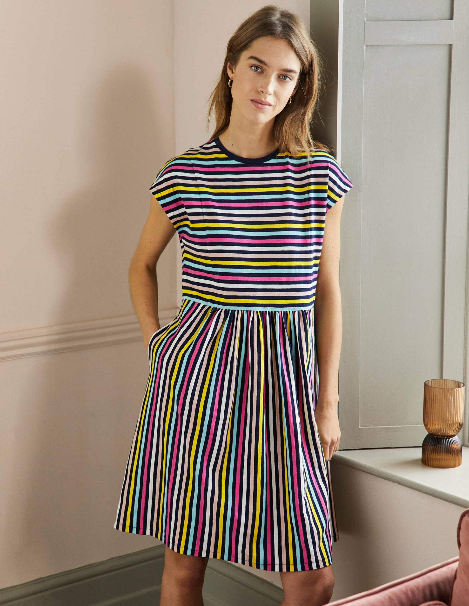 T-Shirt-Kleid aus Jersey-Regenbogen, Gestreift-1