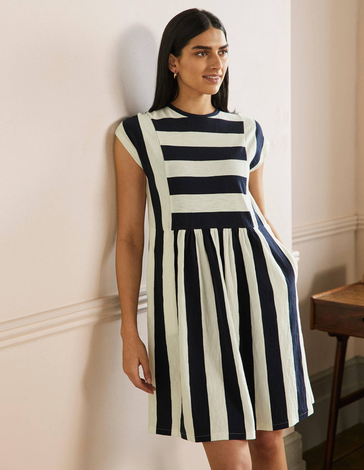 T-Shirt-Kleid aus Jersey-Navy/Naturweiß, Gestreift
