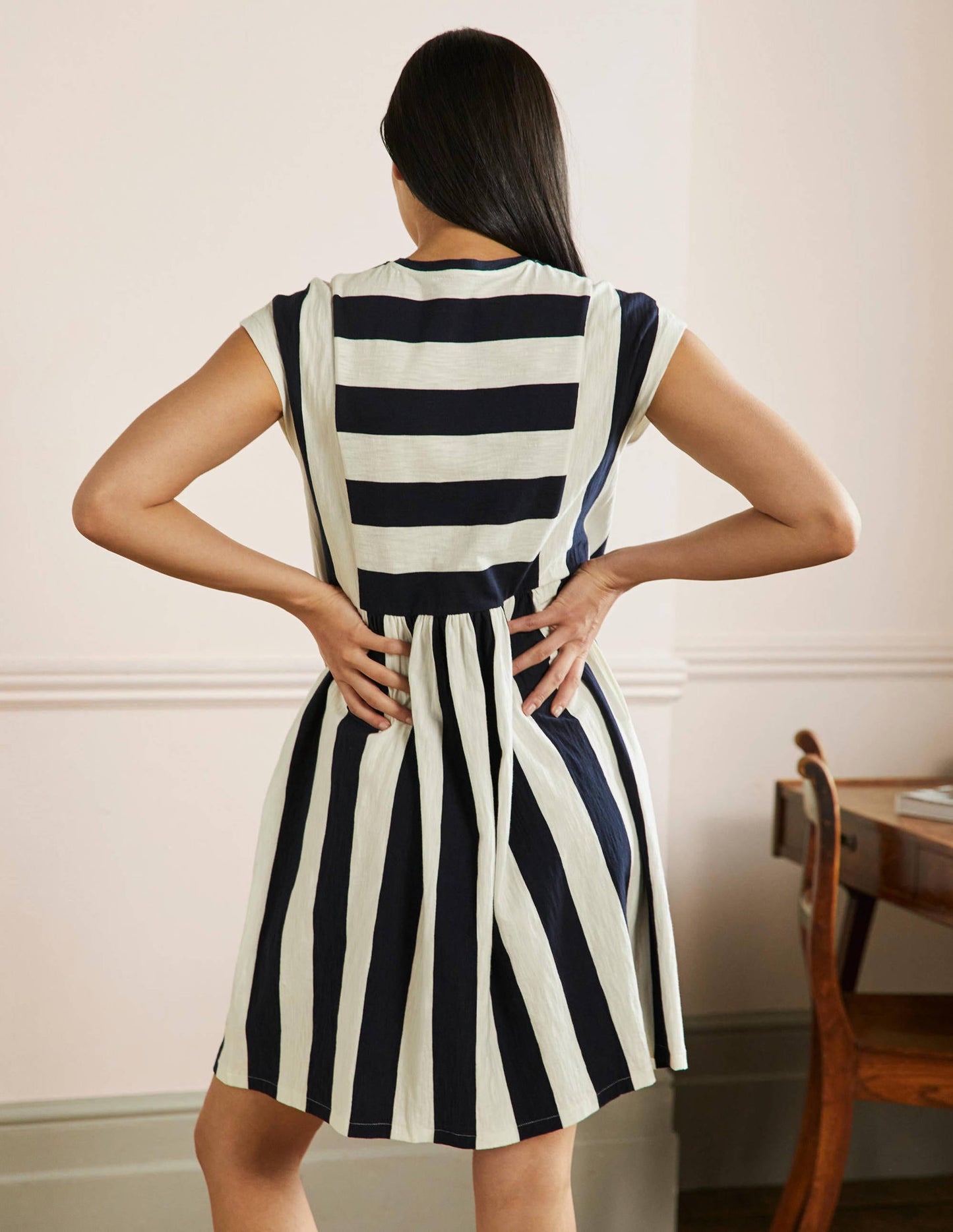 T-Shirt-Kleid aus Jersey-Navy/Naturweiß, Gestreift