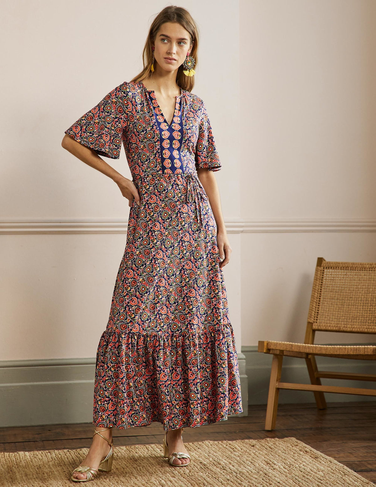 Jersey-Maxikleid mit gekerbtem Ausschnitt-Mitternachtsblau, Dekorative Blüten-1