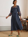 Robe midi brodée en jersey-Bleu marine