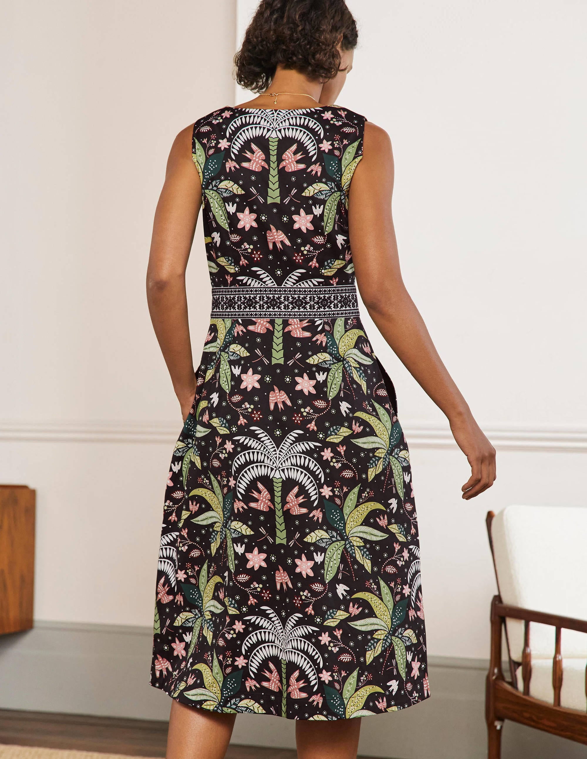 Midikleid mit bestickter Taille-Schwarz, Orientalisches Palmenmuster - Image 3
