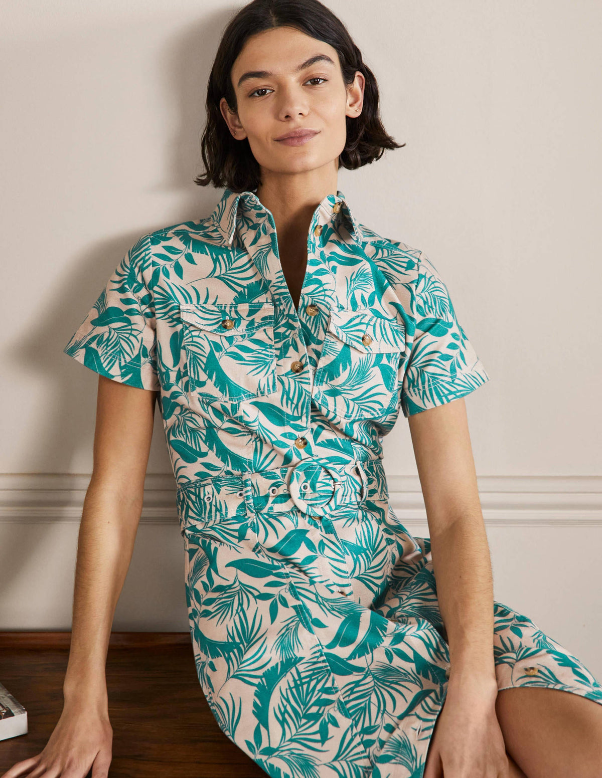 Midi-Hemdblusenkleid mit Gürtel-Milchshake, Tropische Blätter - Image 4