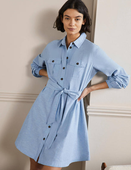 Ausgestelltes Mini-Hemdblusenkleid-Heller Faux-Uni